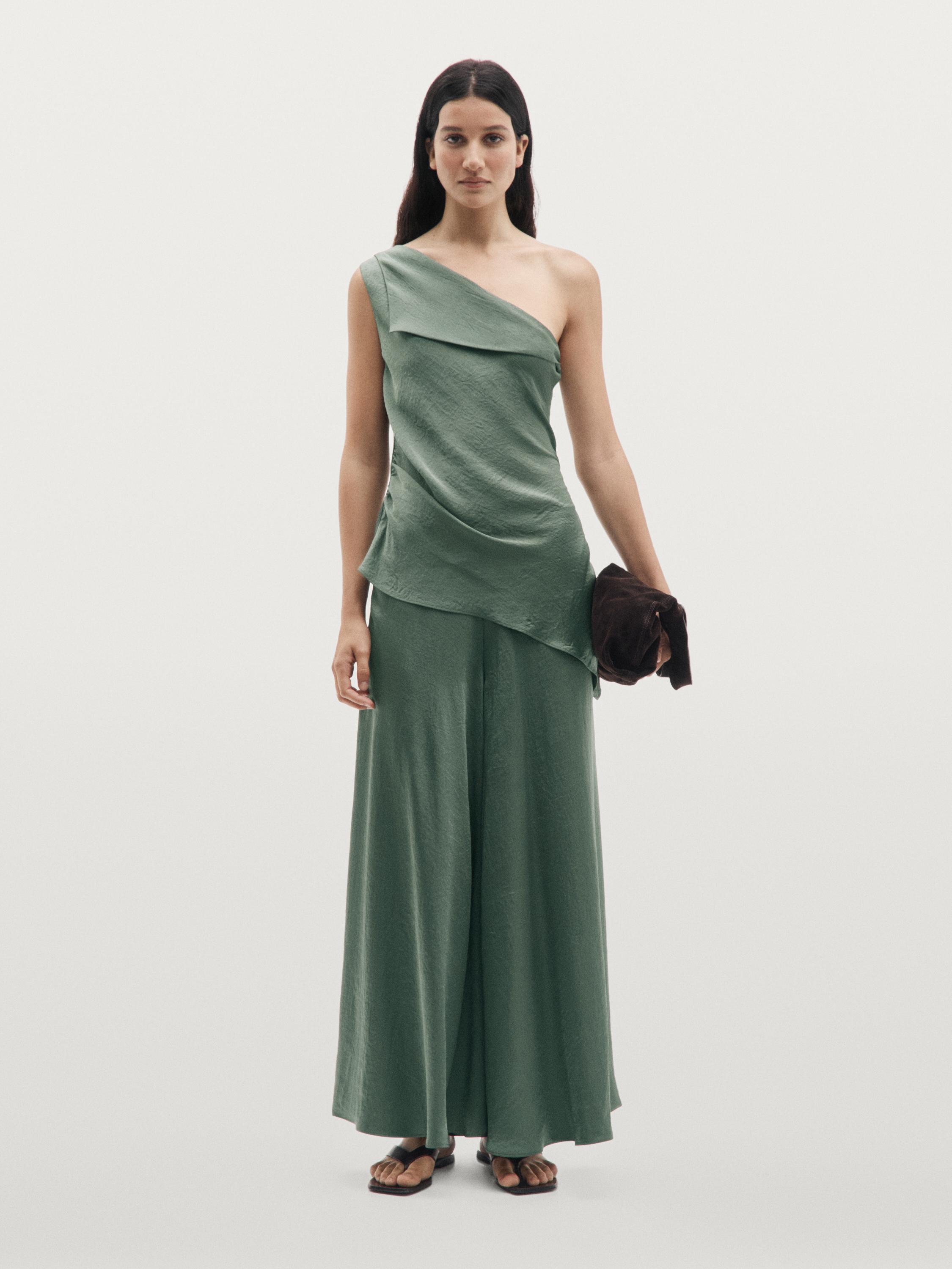 Flowing wide-leg trousers