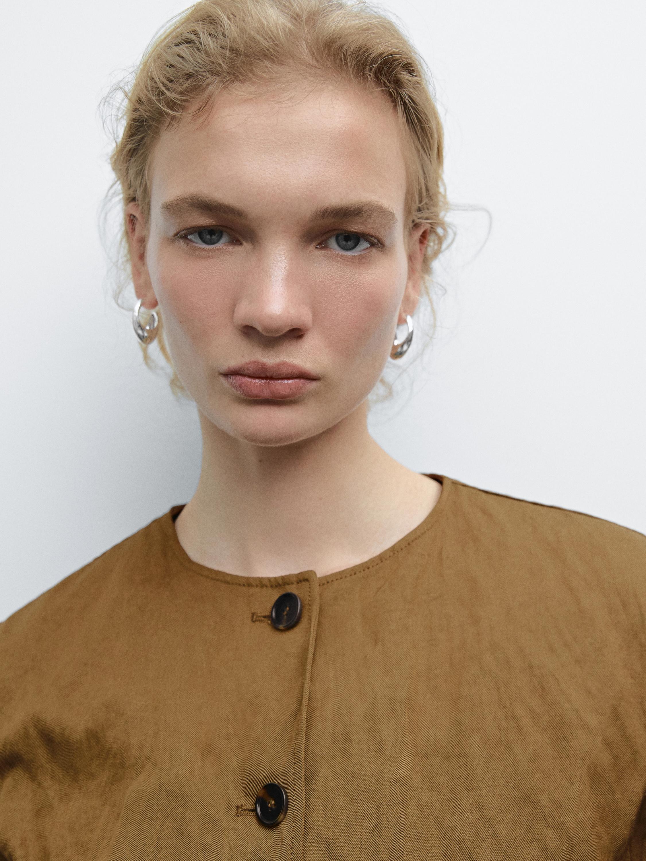 جاكيت قصير بتفصيل نسيج