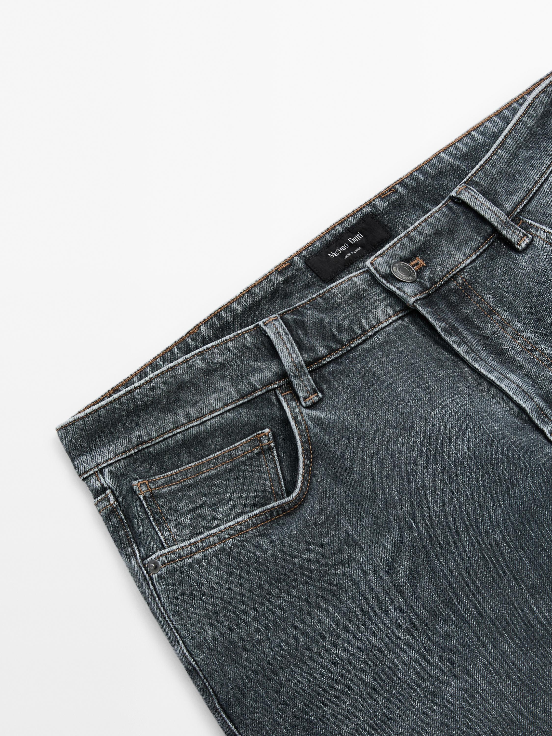 Tapered fit jeans