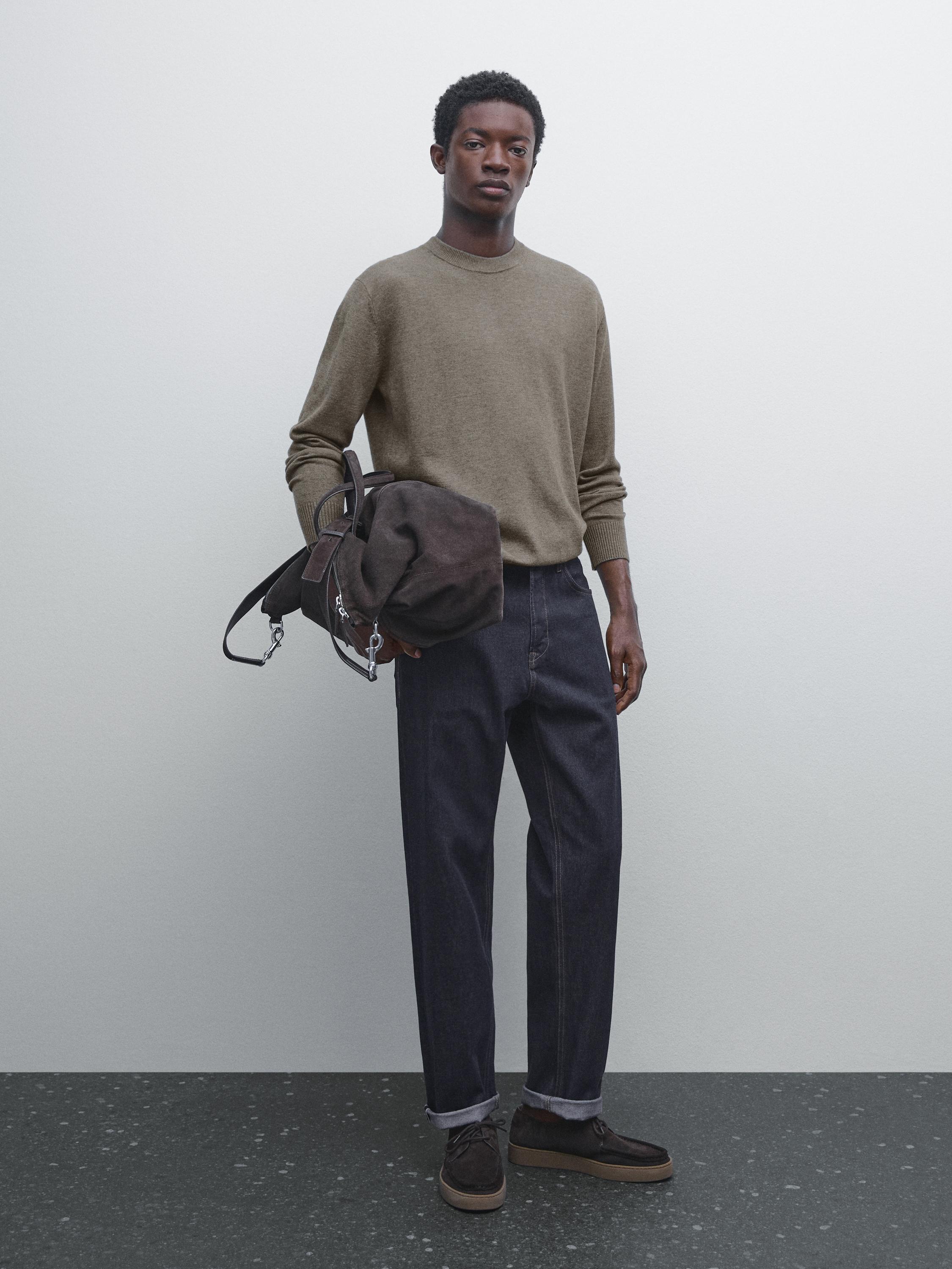 Πλεκτό πουλόβερ με στρογγυλή λαιμόκοψη