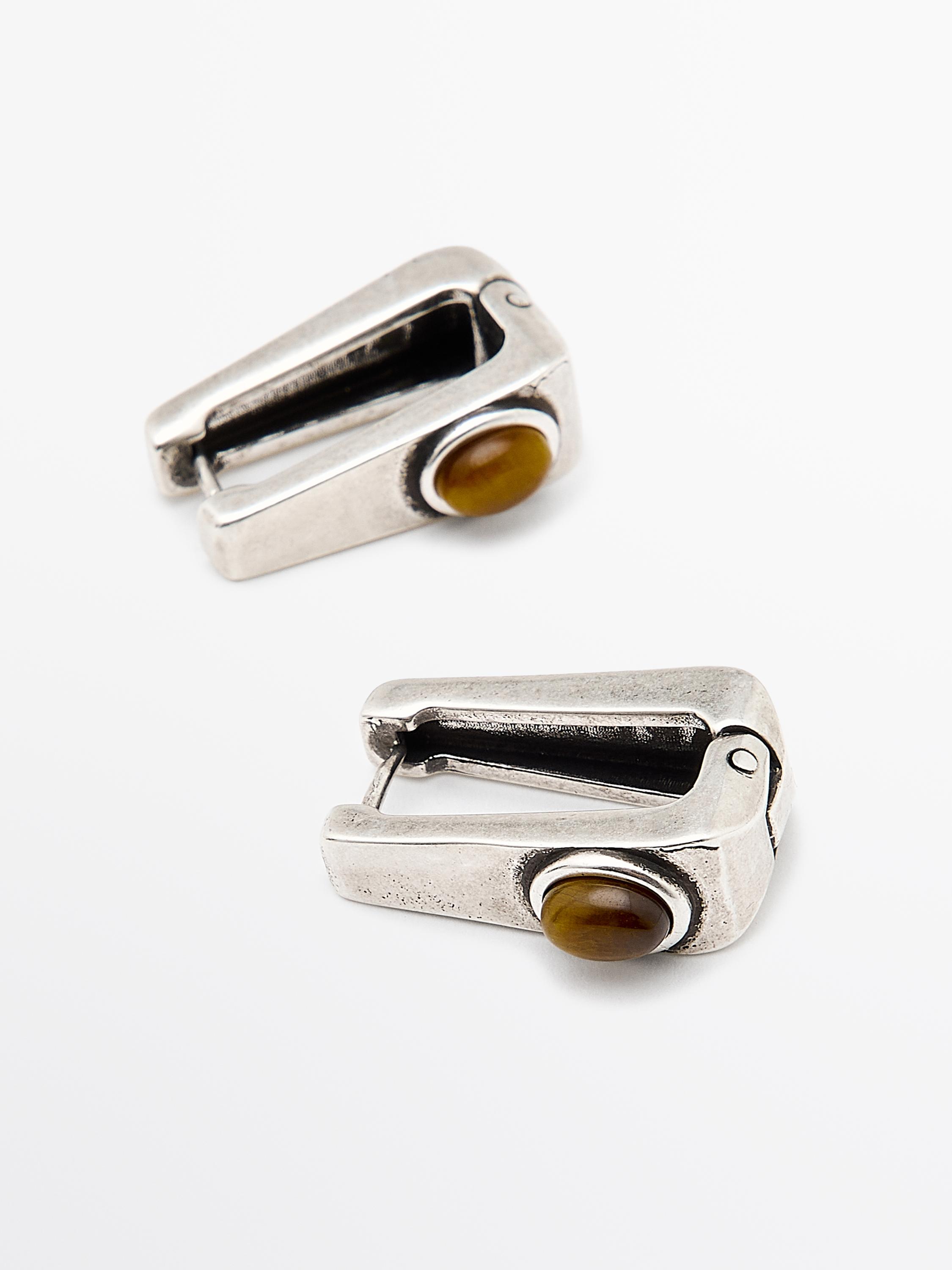 Geometric earrings with stone
