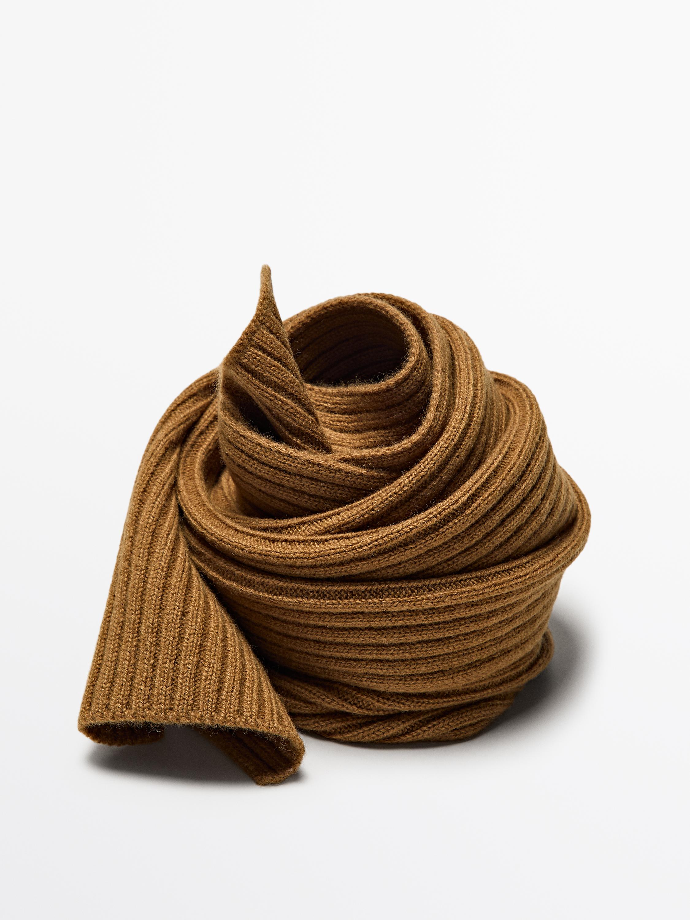 Fine ribbed fabric scarf