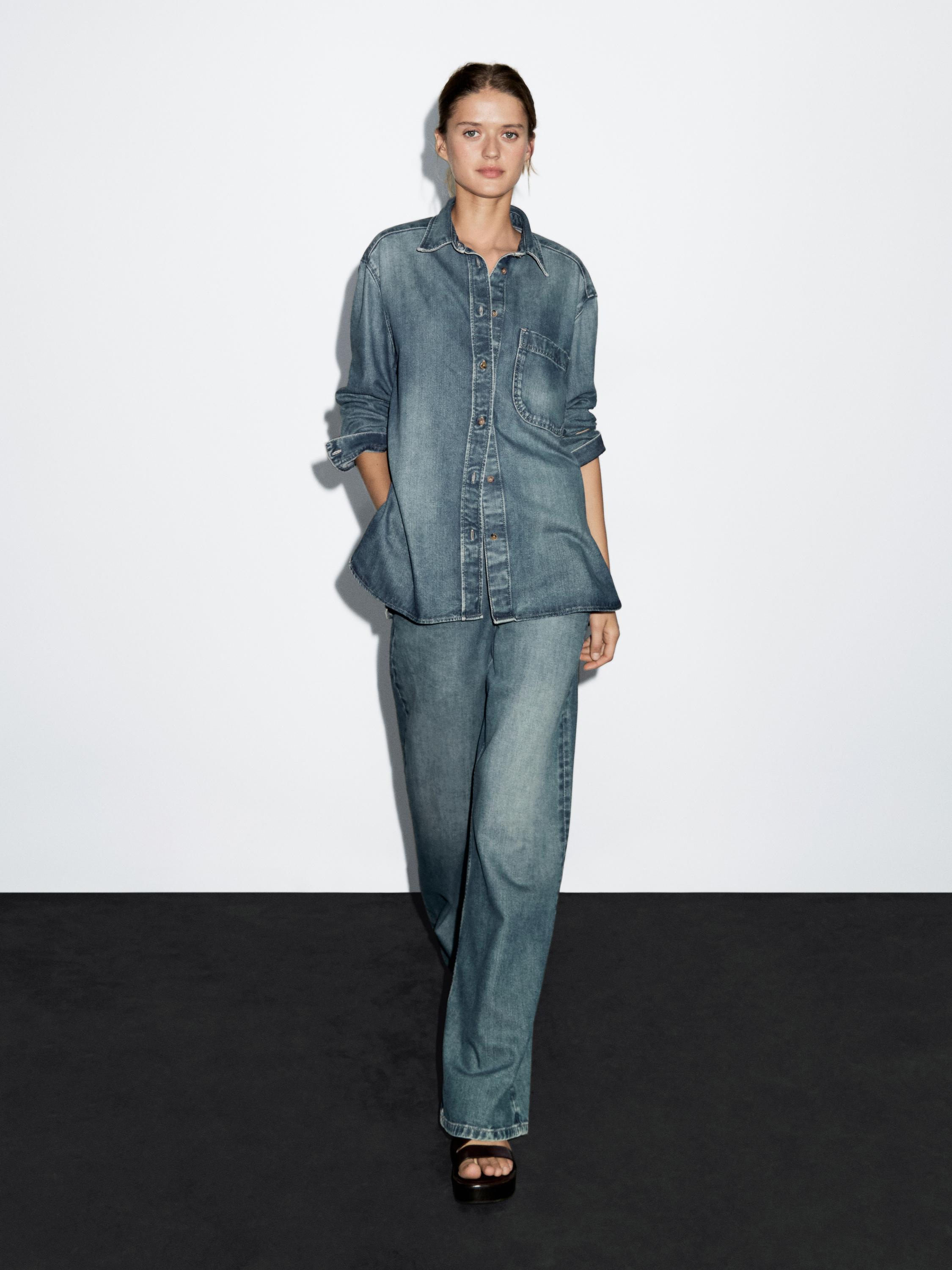 Laisvai krintantys džinsiniai marškiniai su kišenėmis