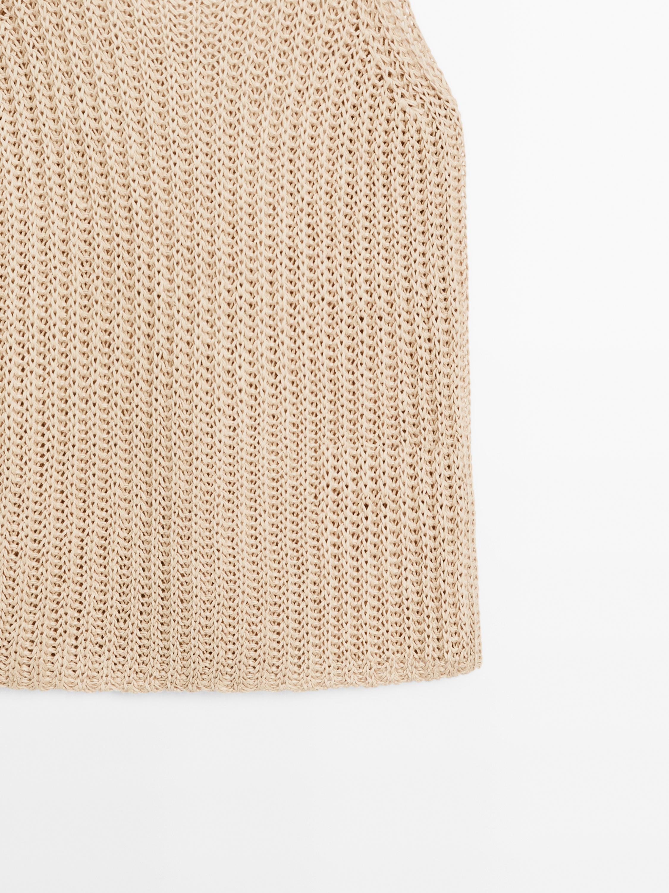 Linen knit top with round neckline