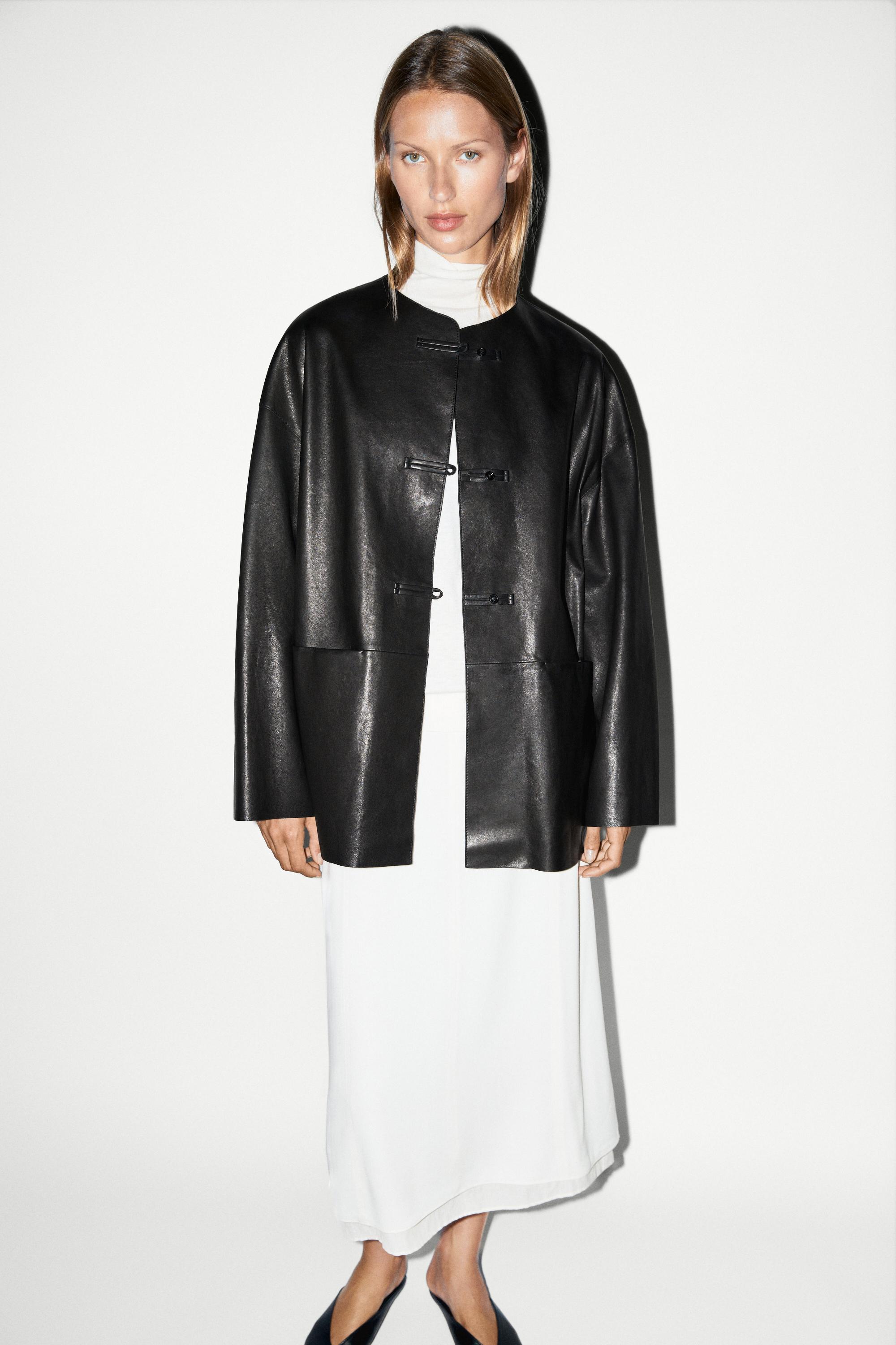 Chaqueta detalle alamares piel