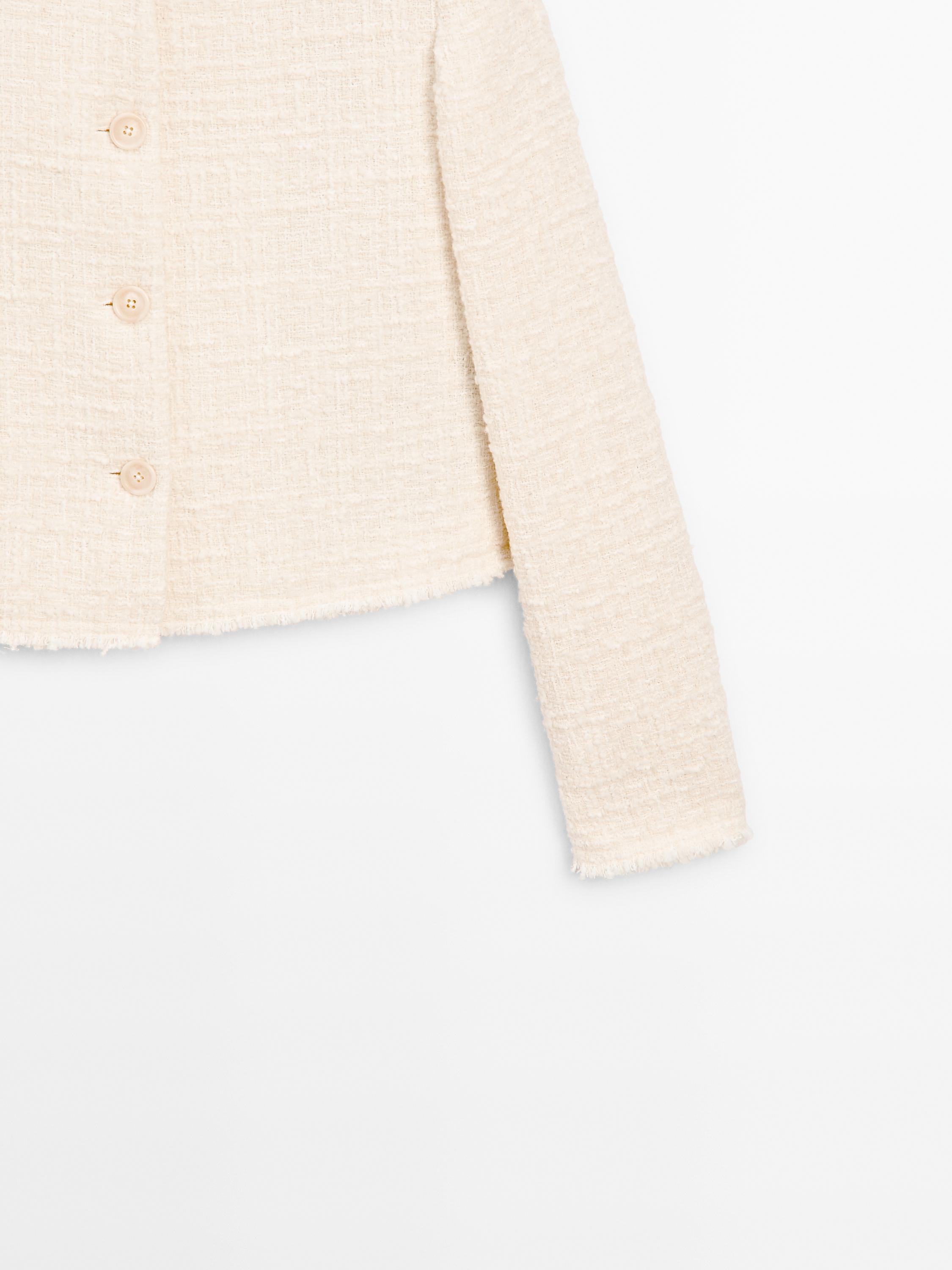 Cropped jacket with matching buttons