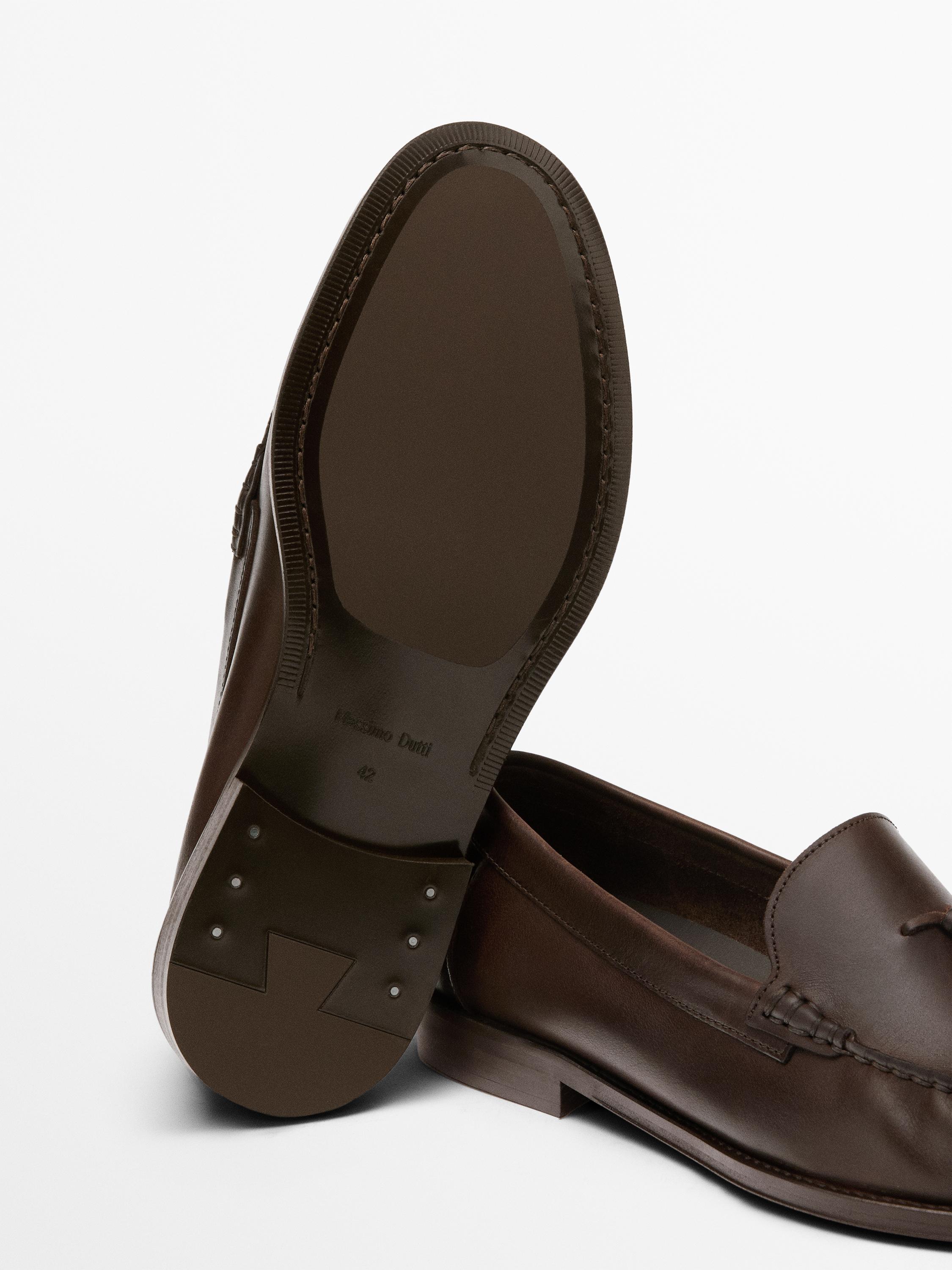 Soft oiled leather loafers with tassels — TAN