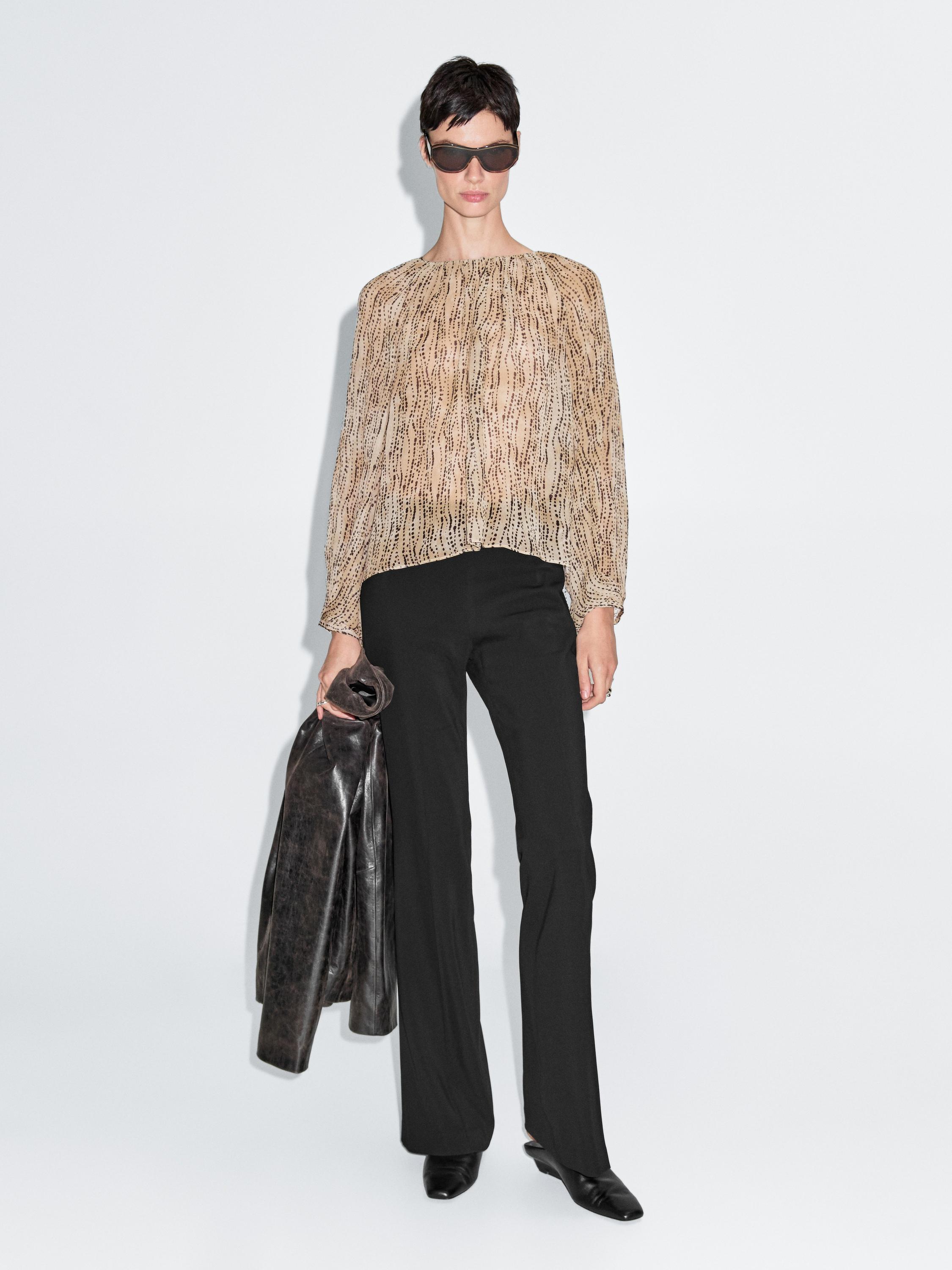 Blusa semitransparente drapeada