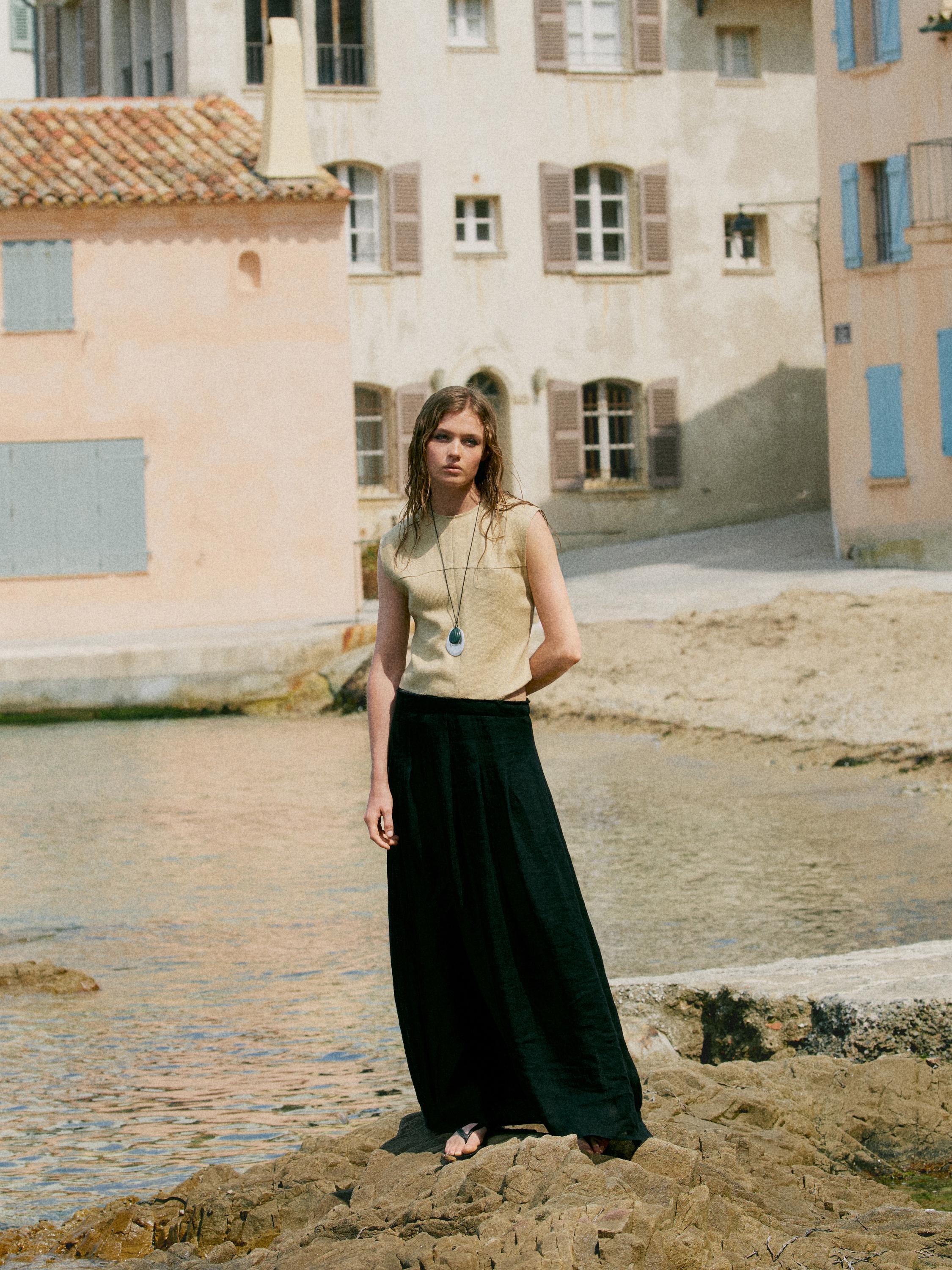 ★ Massimo Dutti★ Contrast color long one piece side slit Contrast long dress with side slits · Black · Smart