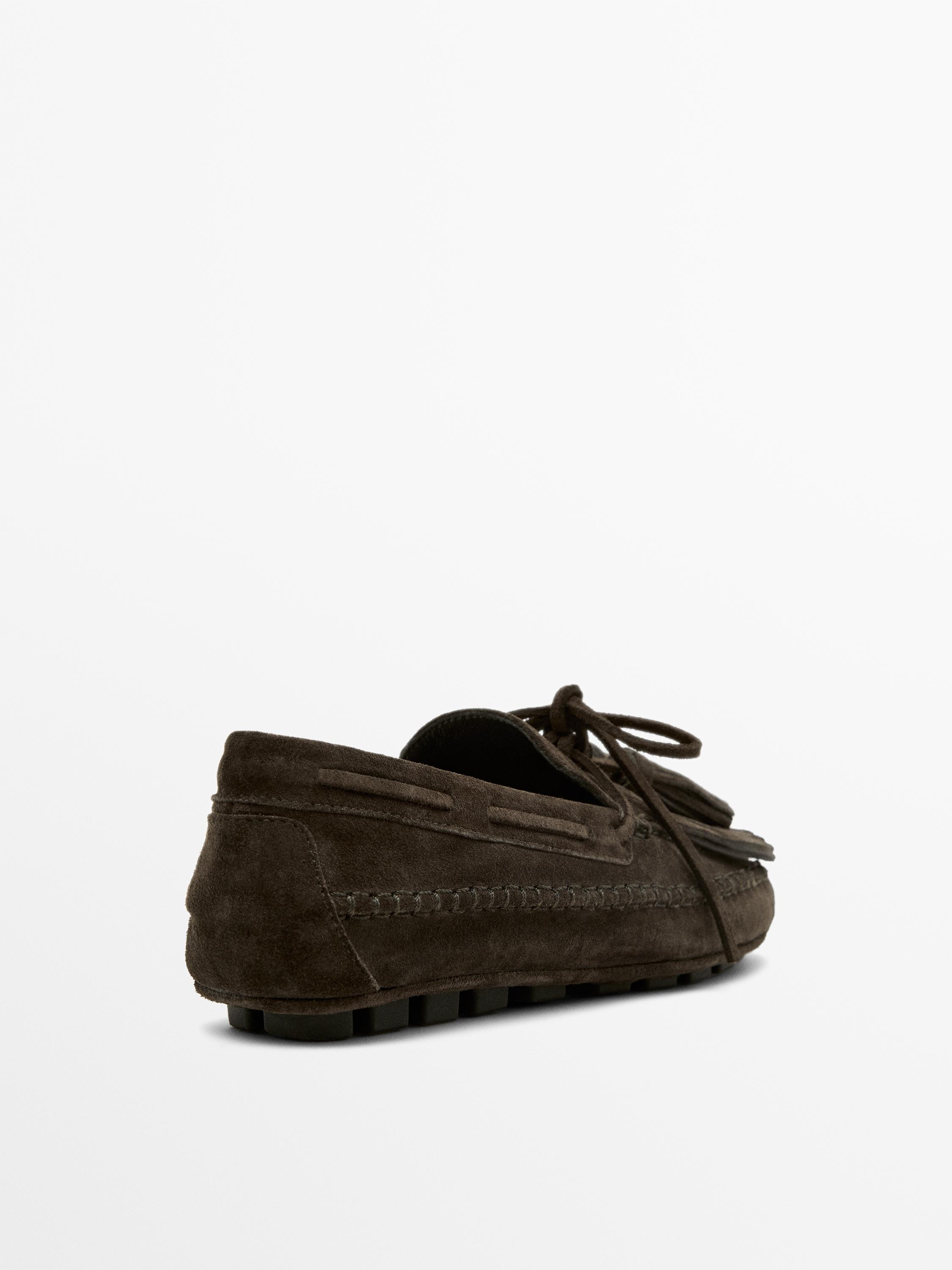 Split suede loafers with fringing and tassels — BROWN