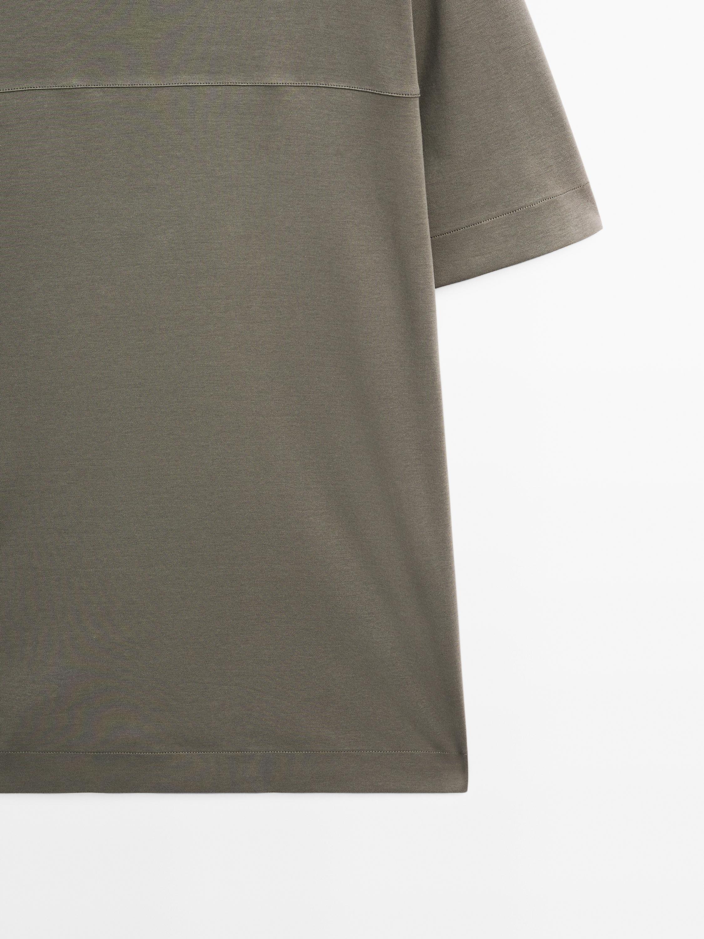 100% cotton T-shirt with seam detail