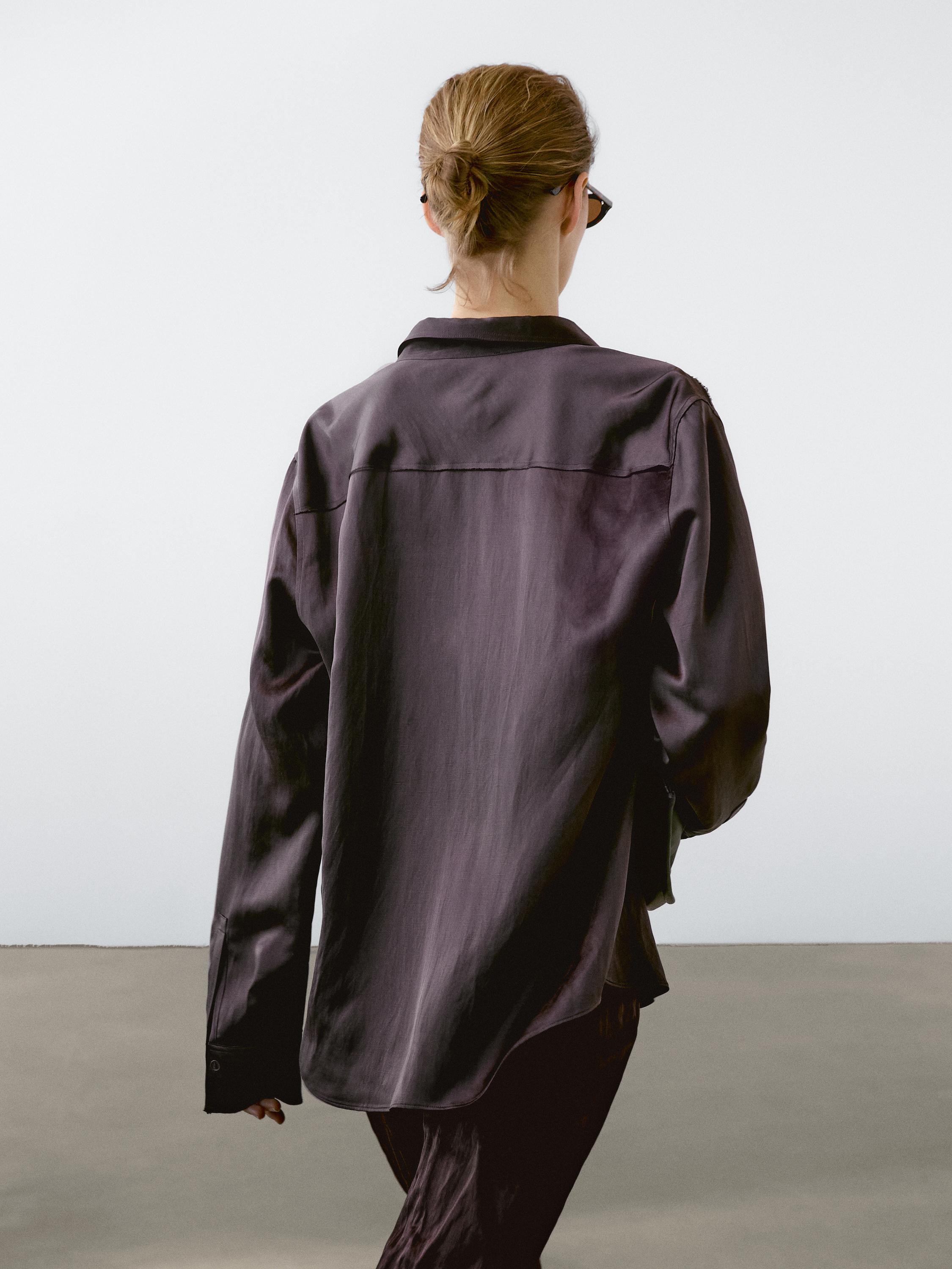 Luźna satynowa koszula z długim rękawem