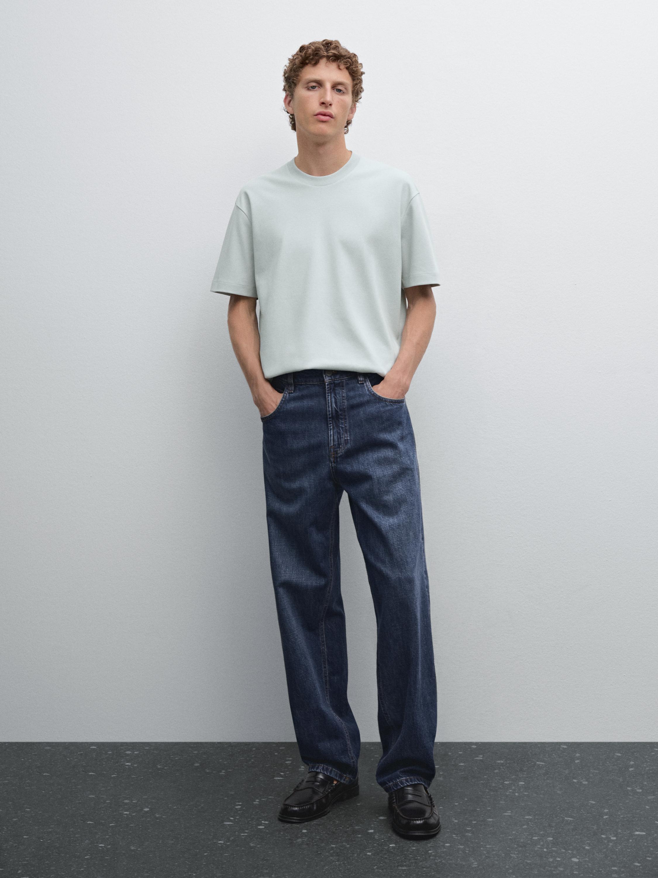 T-shirt medium weight 100% cotton