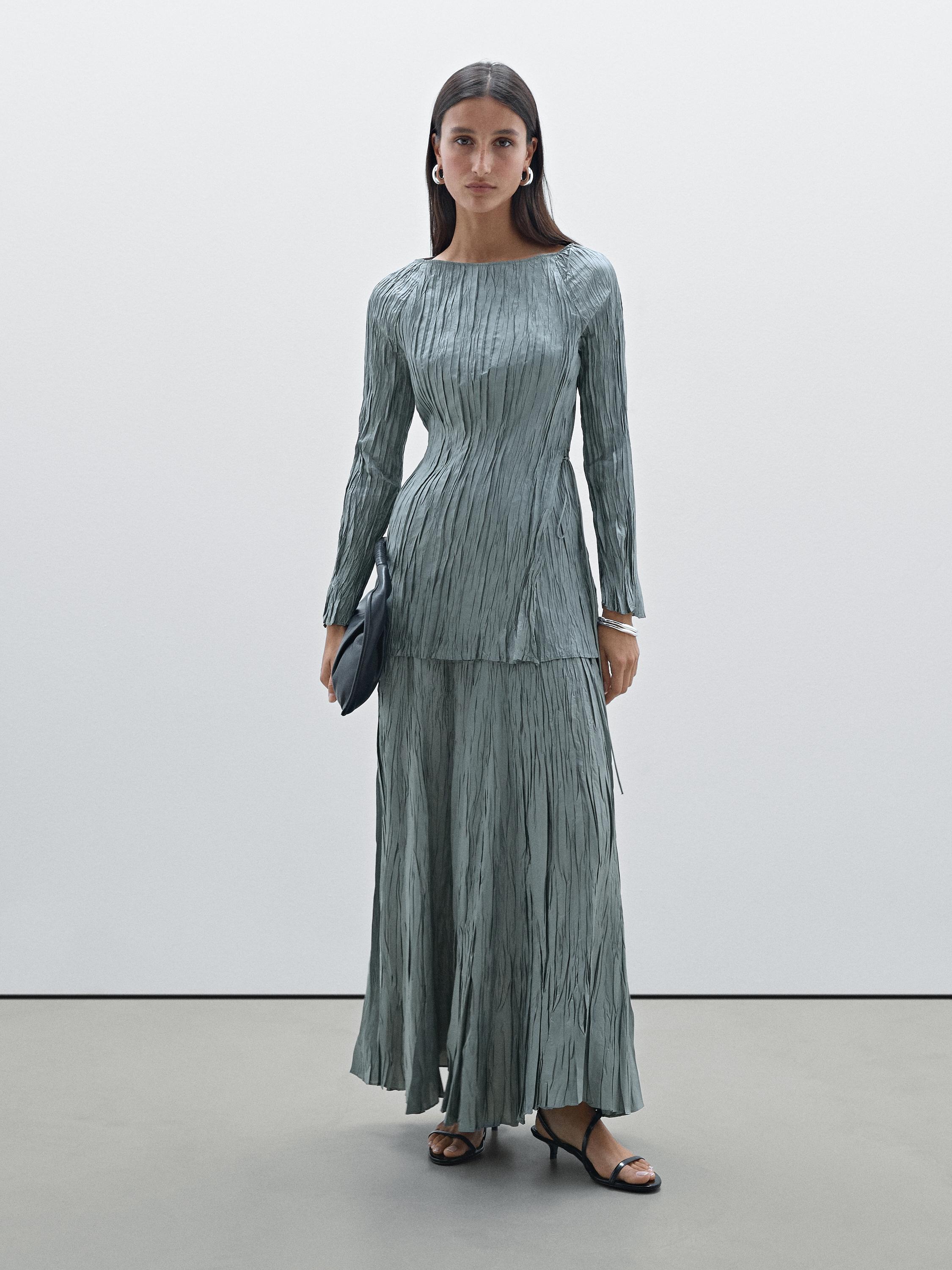 Atasan lengan panjang dengan pengancing model silang