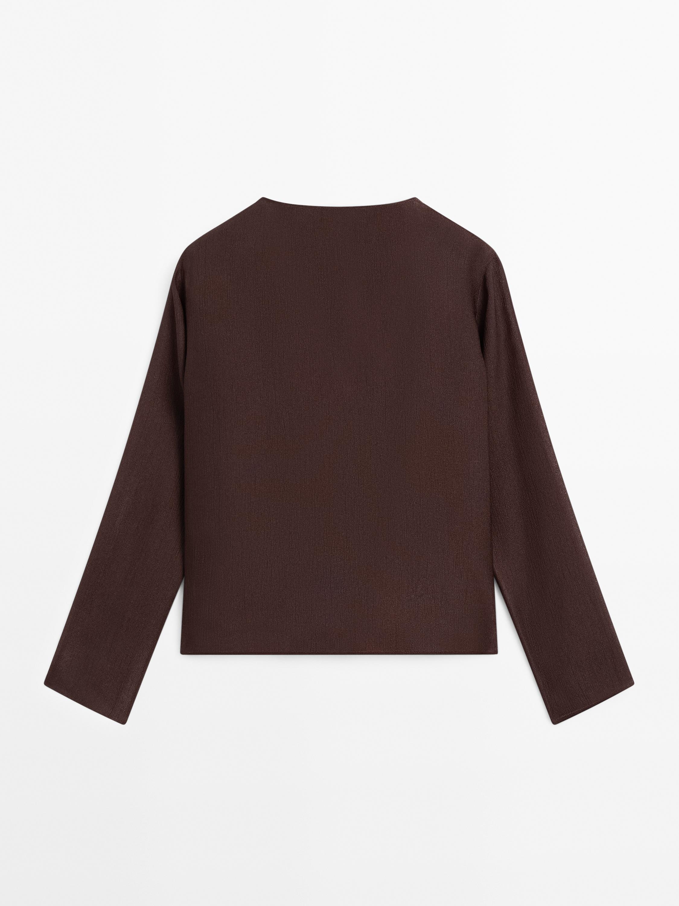 Ruffled V-neck shirt