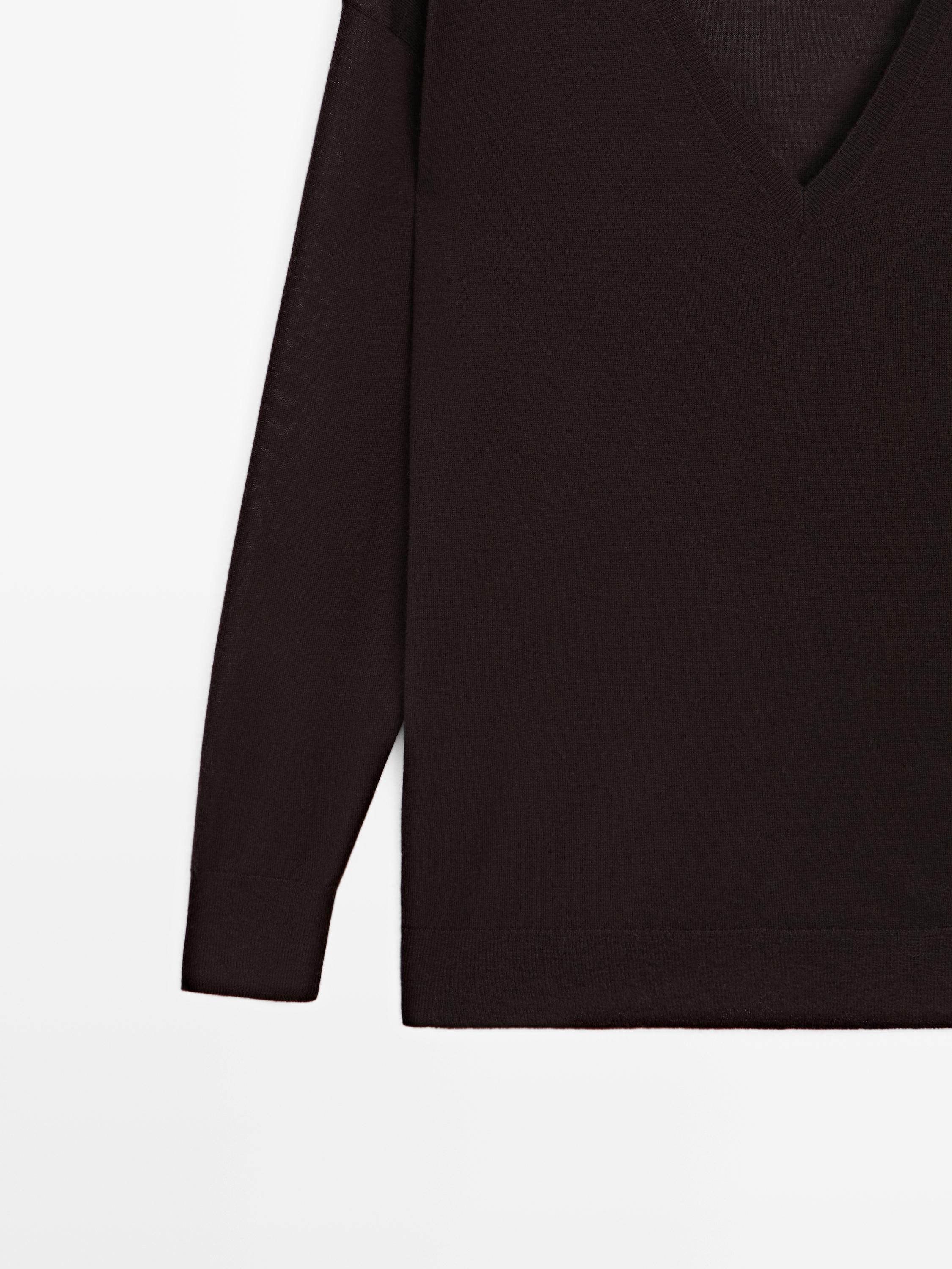 100% wool V-neck knit sweater — BROWN