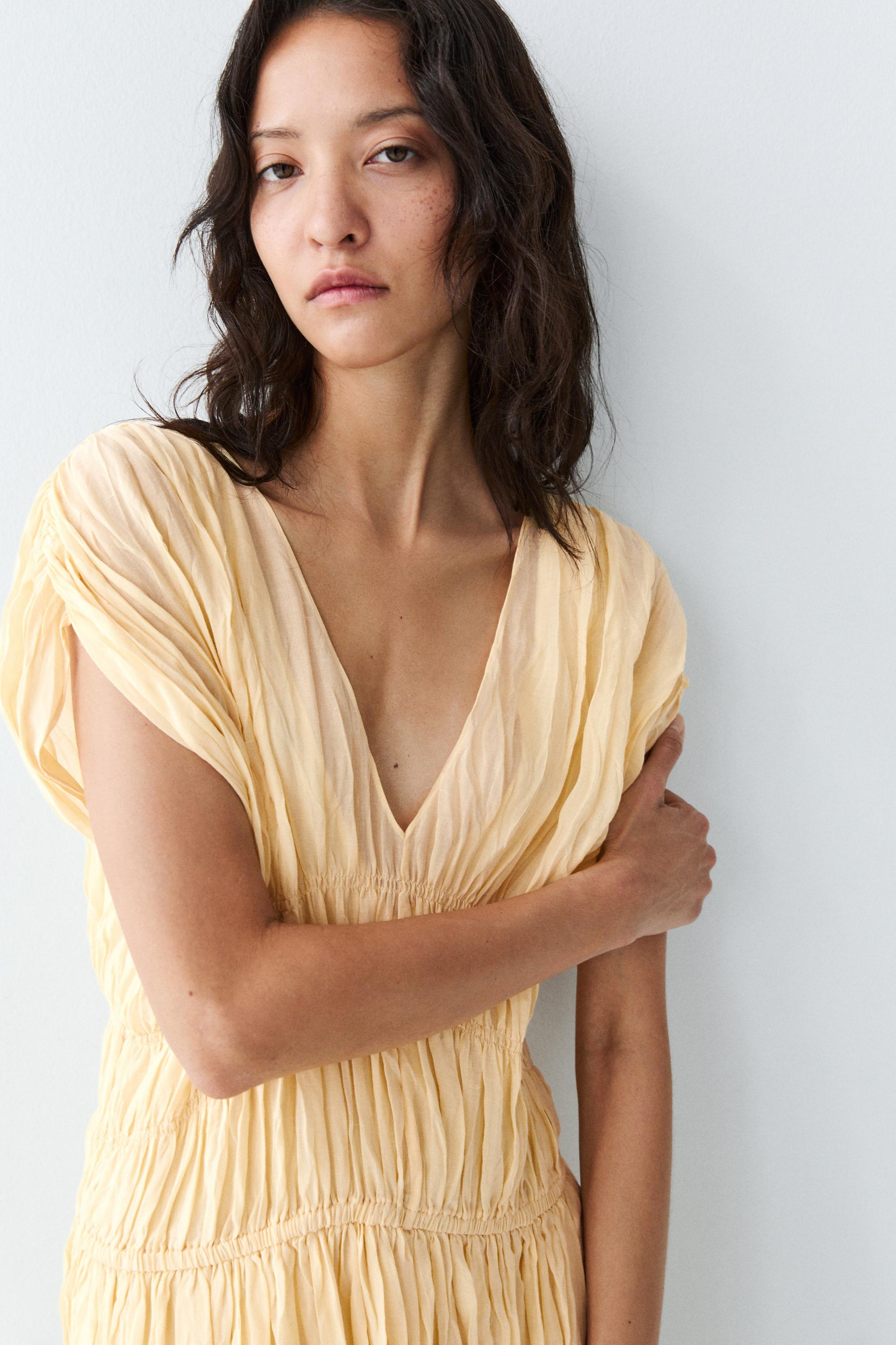 Robe midi fluide froncée
