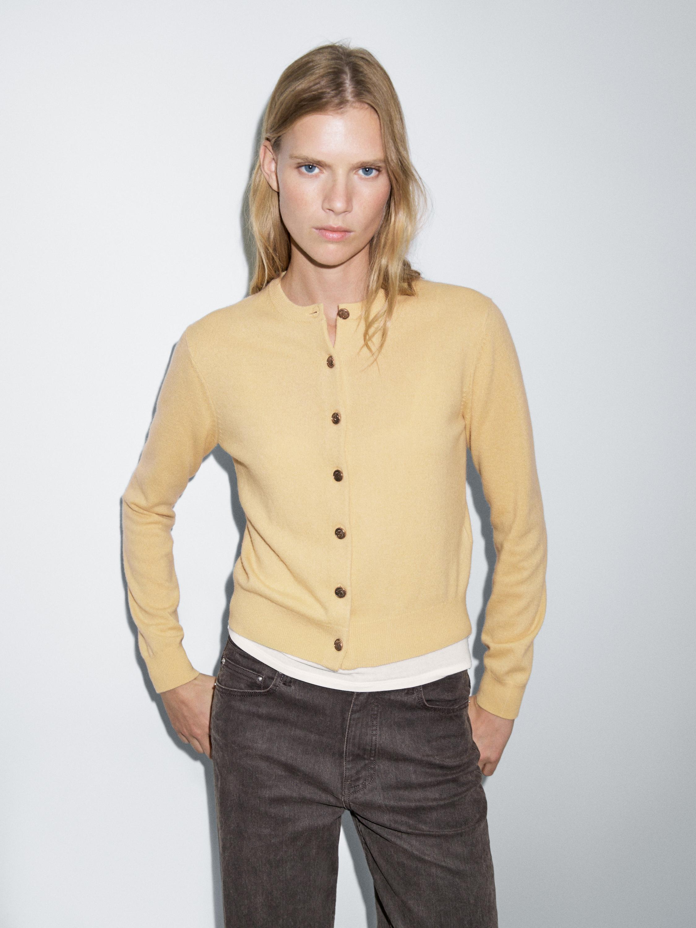 Knit 100% wool cardigan with gold buttons