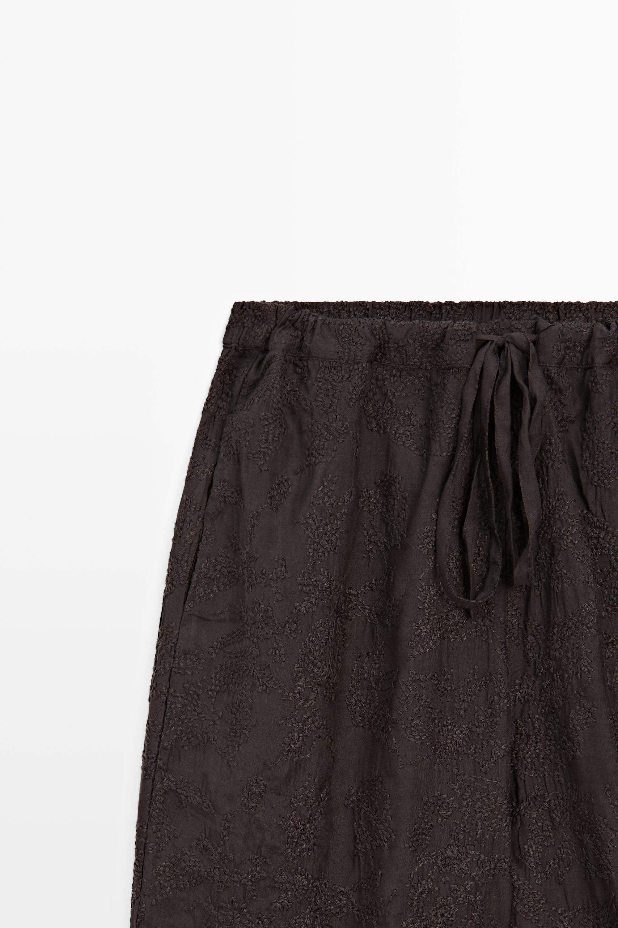 Embroidered flowing barrel fit trousers — Chocolate