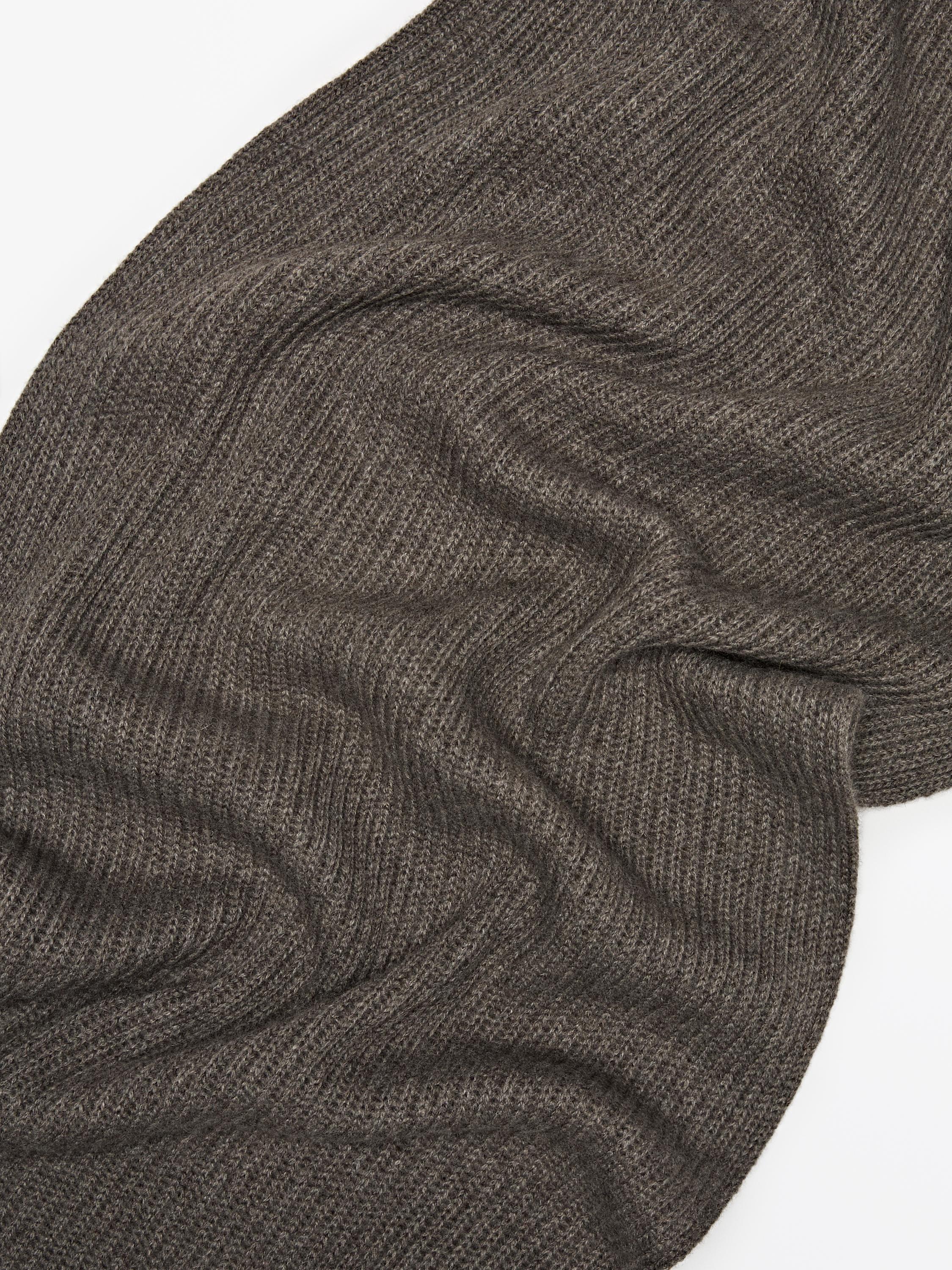 Ribbed 100% cashmere scarf
