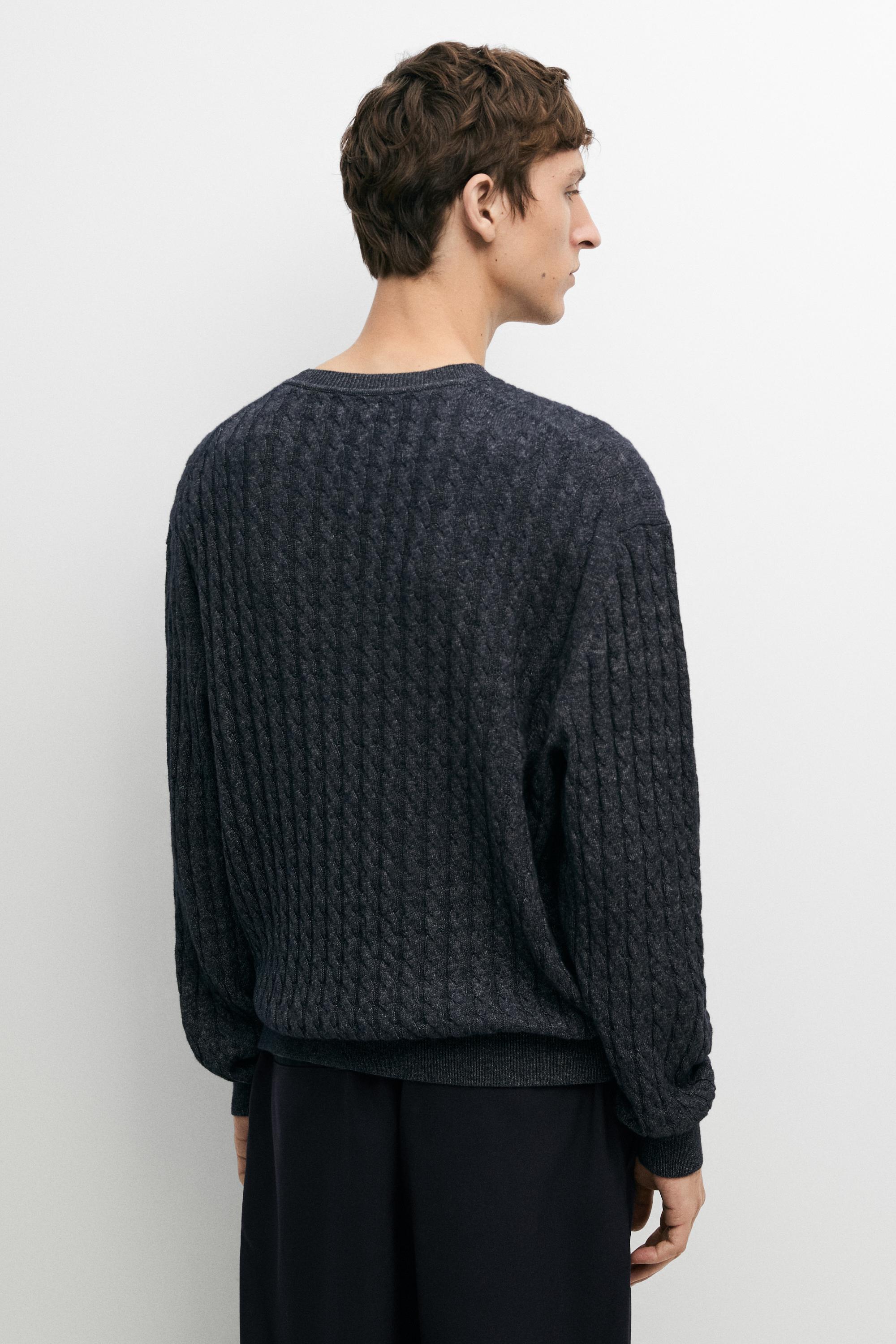 Cable knit round neck sweater — INDIGO