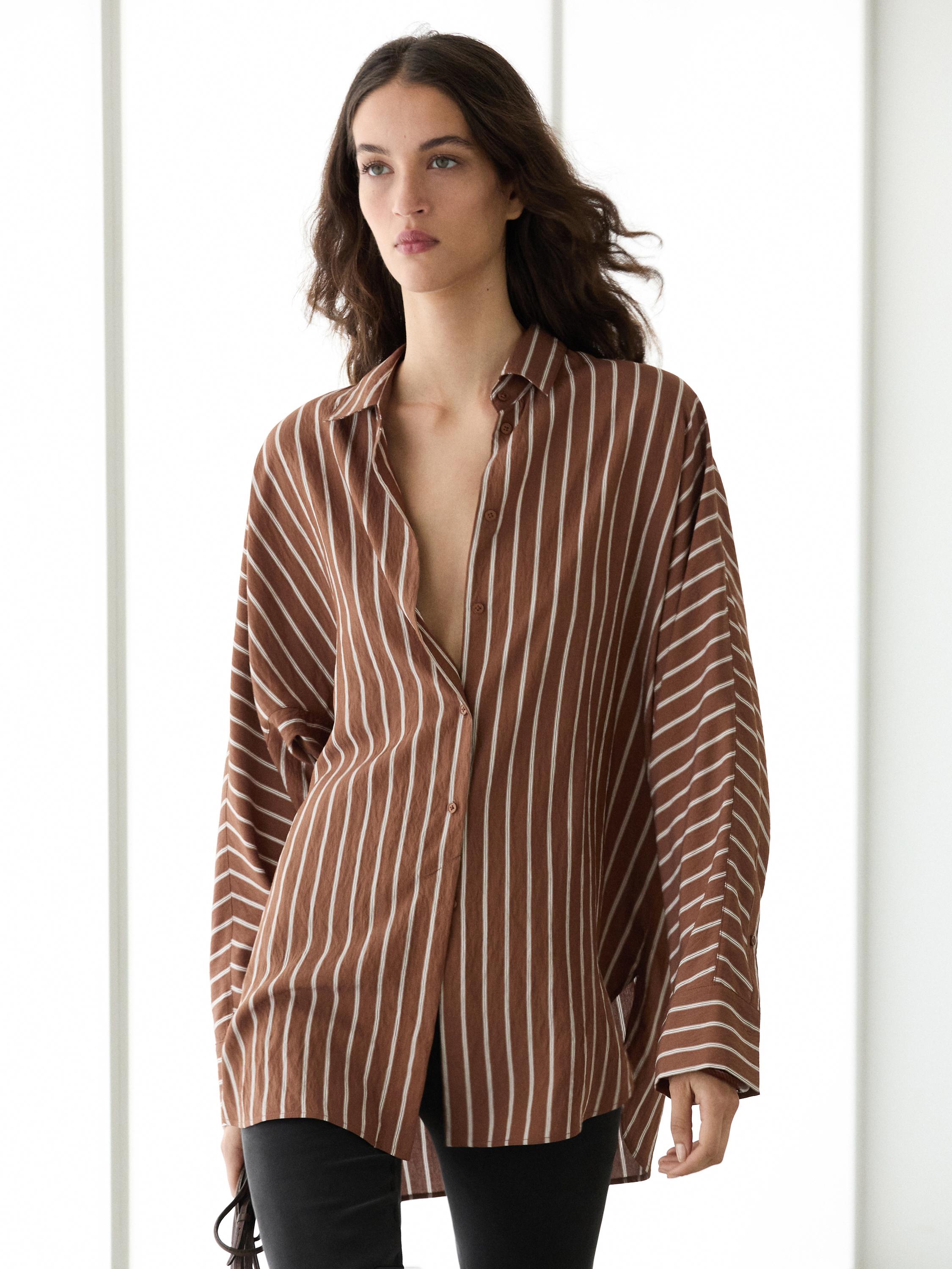 Camicia fluida a righe con maniche a pipistrello