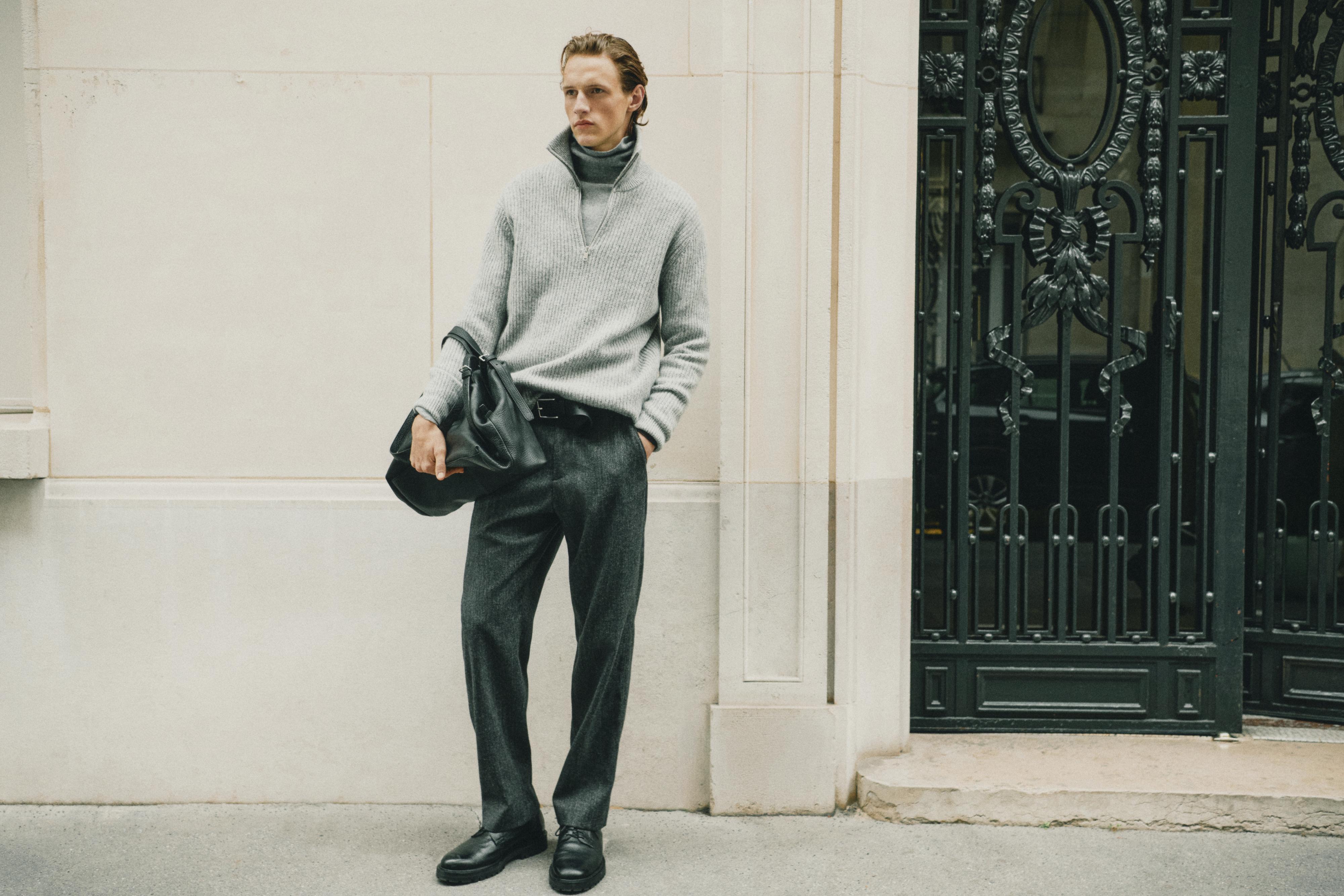 Светр зі 100%-ї вовни з піднятим коміром