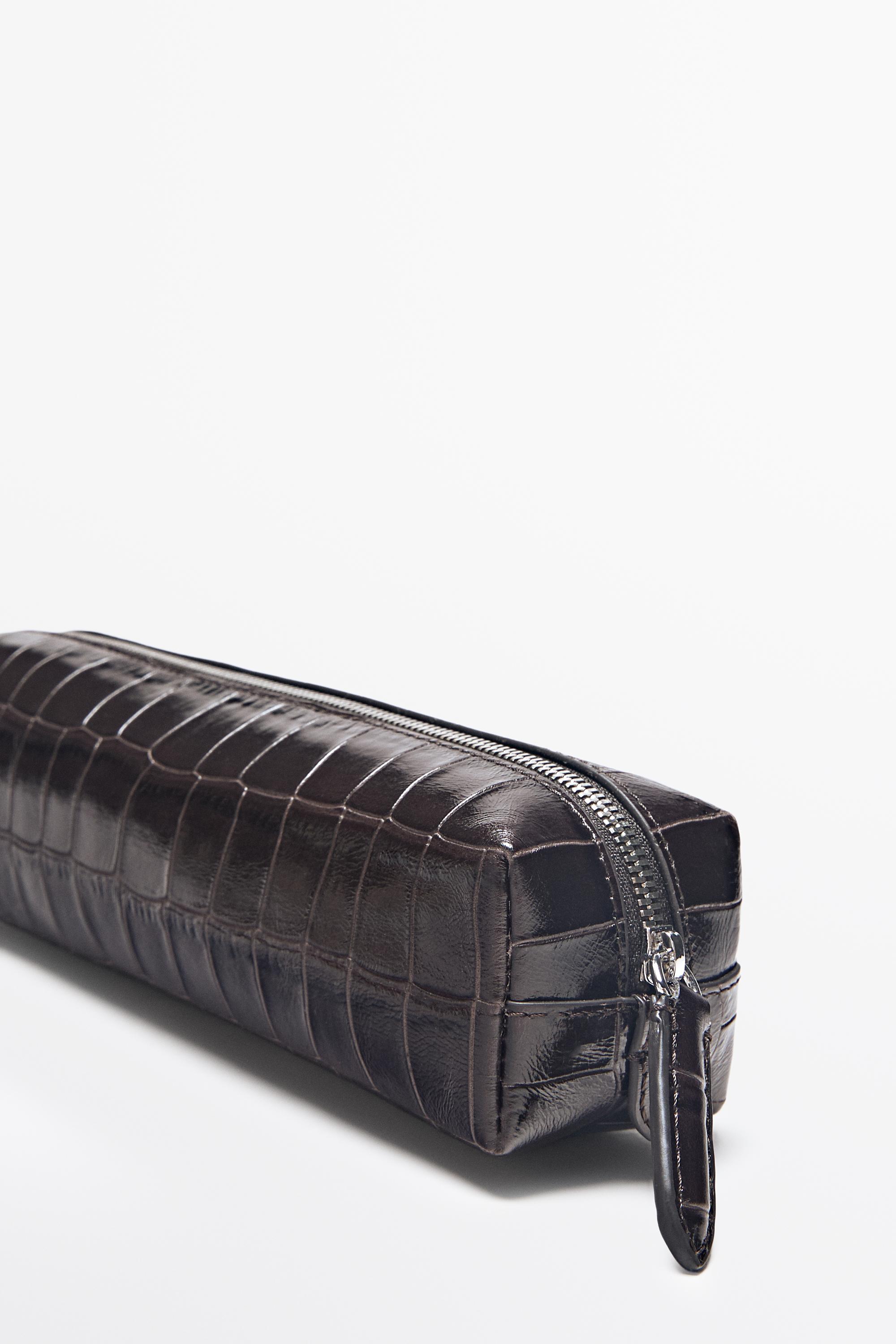 Textured leather case — BROWN