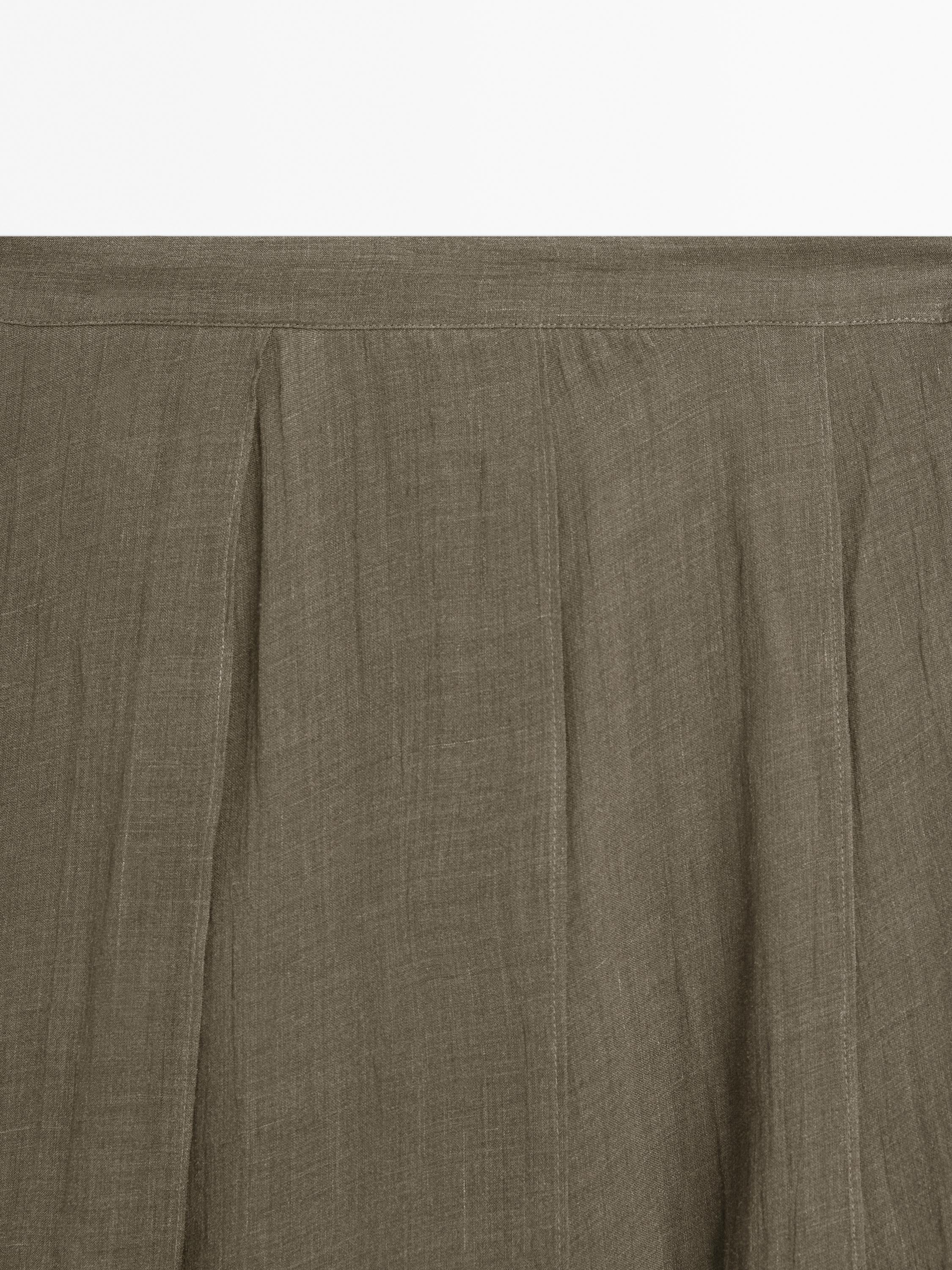 Long flowing skirt with ruffles