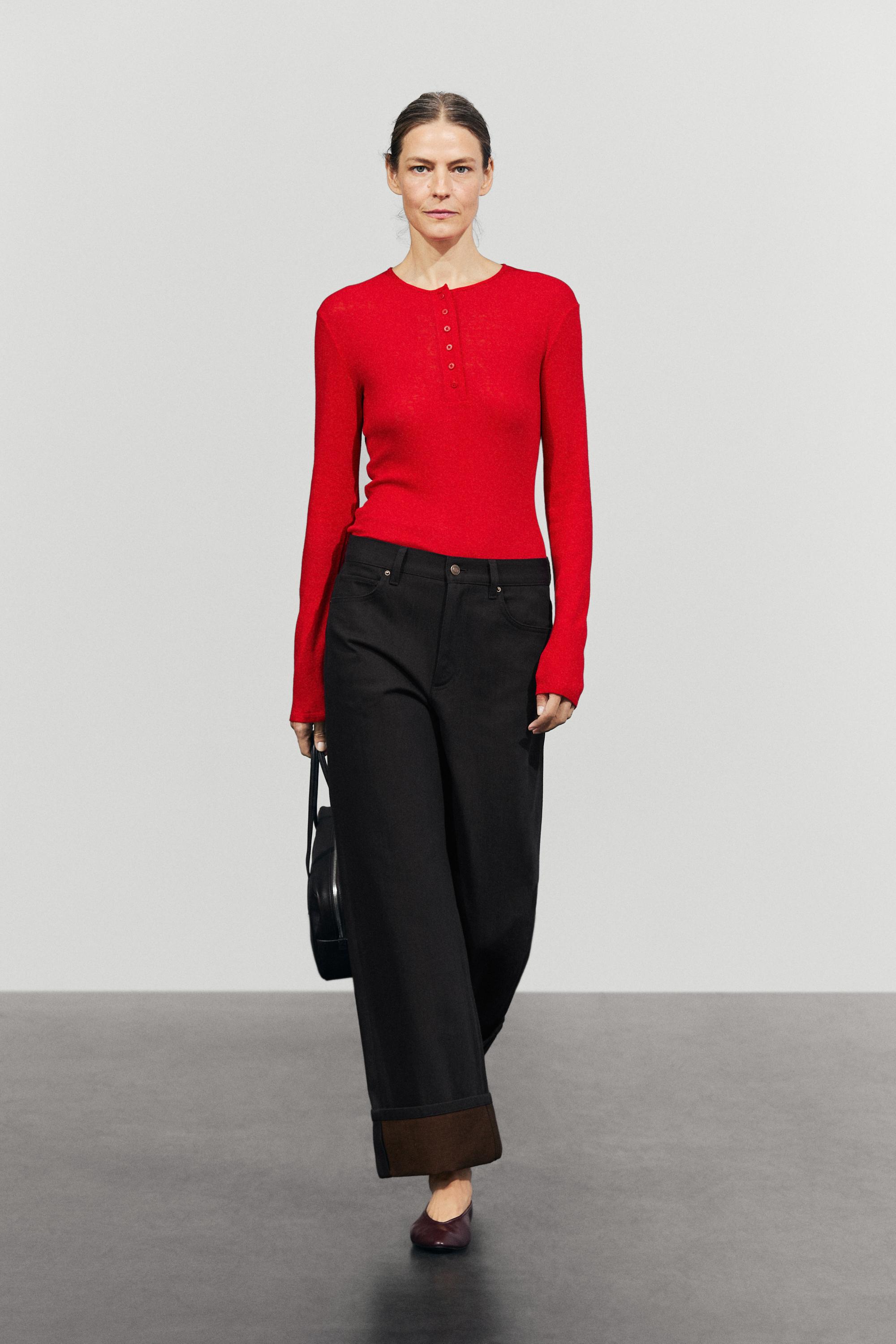 Wide-leg mid-waist jeans with turn-up hem
