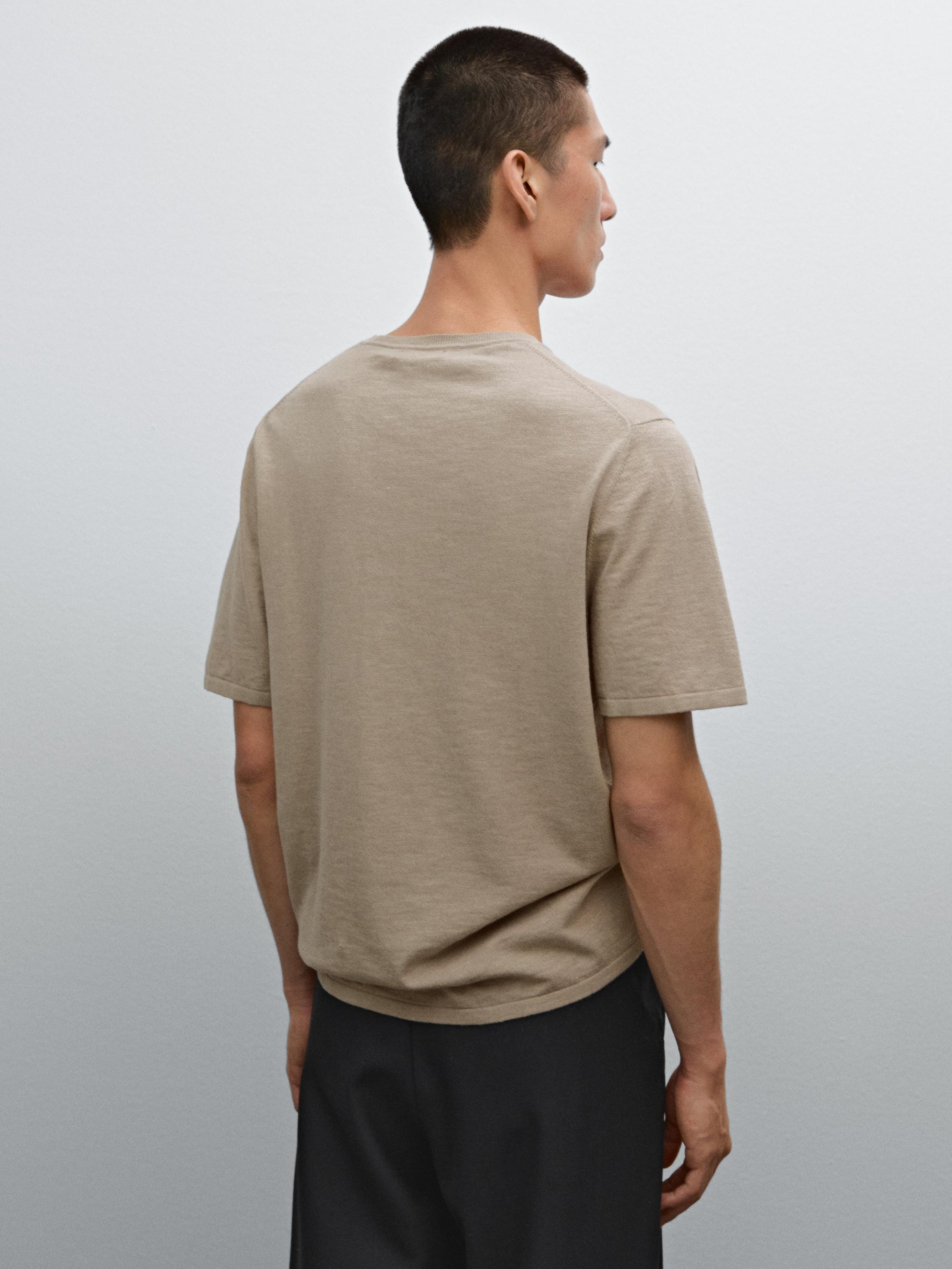 سويتر محاك من القطن المخلوط بأكمام قصيرة