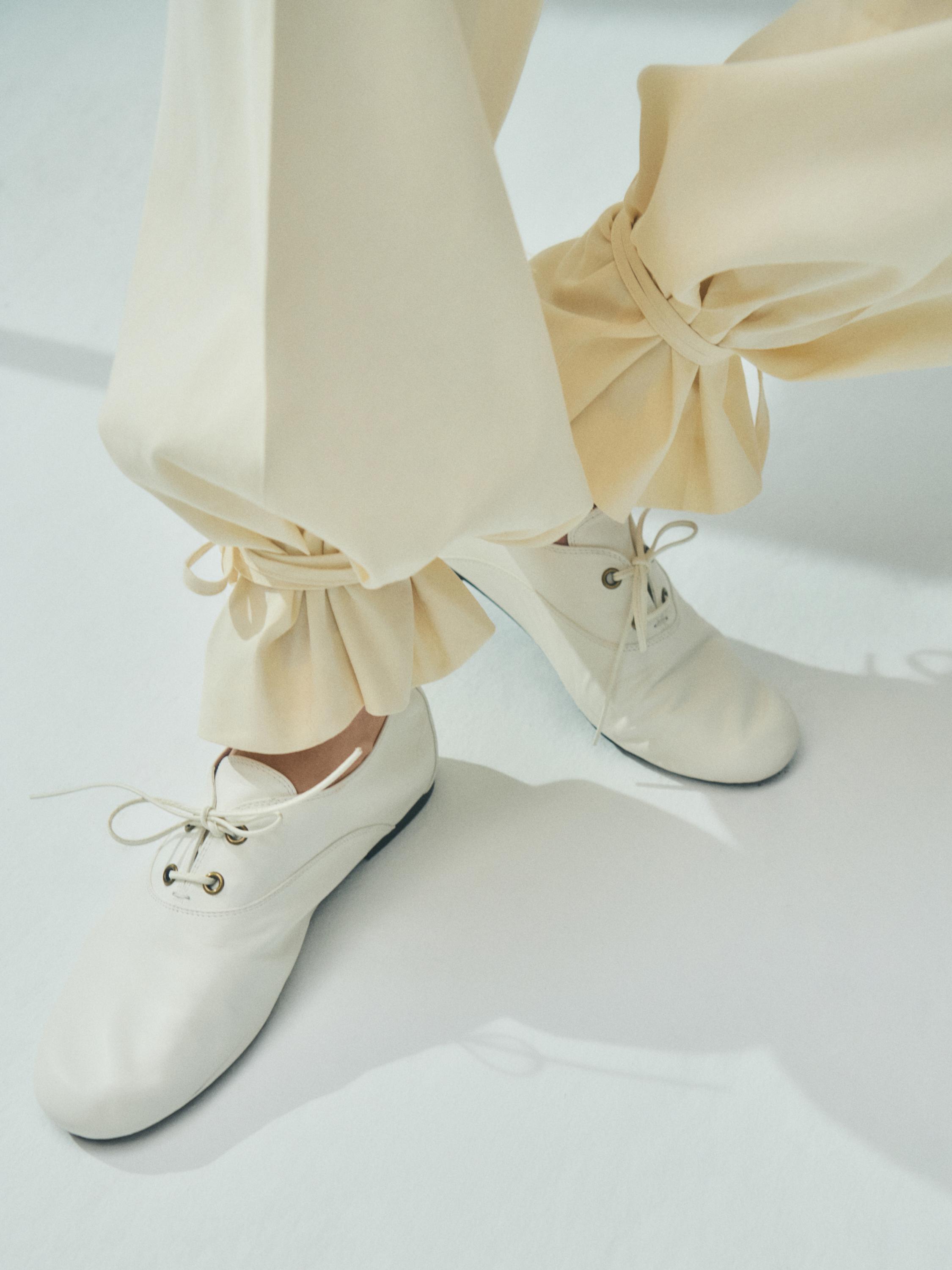 Soft leather lace-up shoes — WHITE