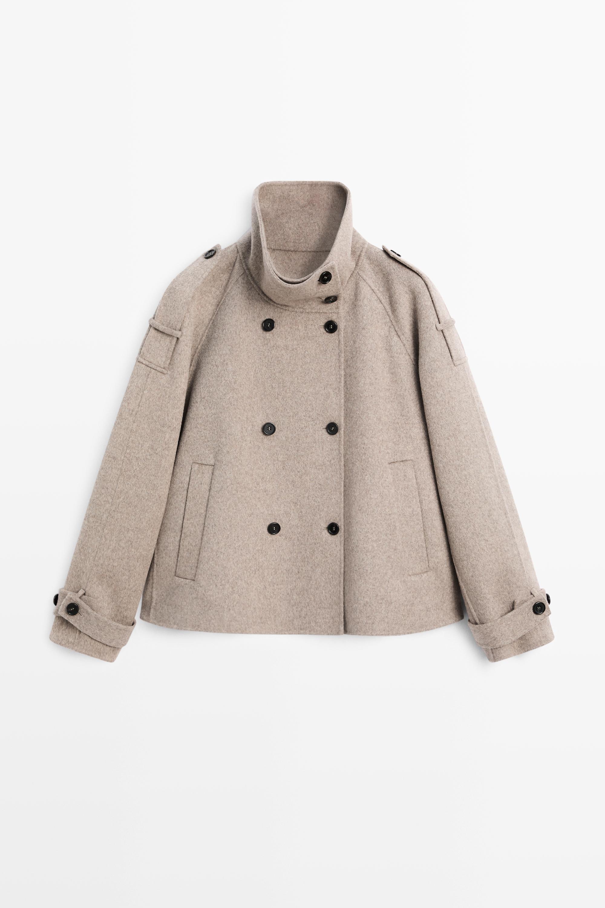 Trench corta detalle botones