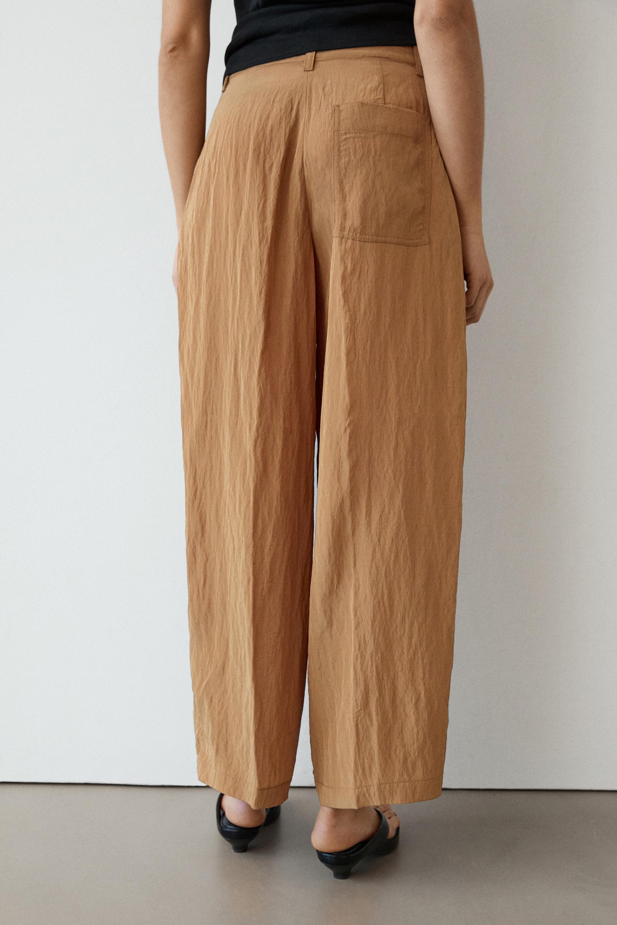 Lightweight barrel fit trousers — Caramel