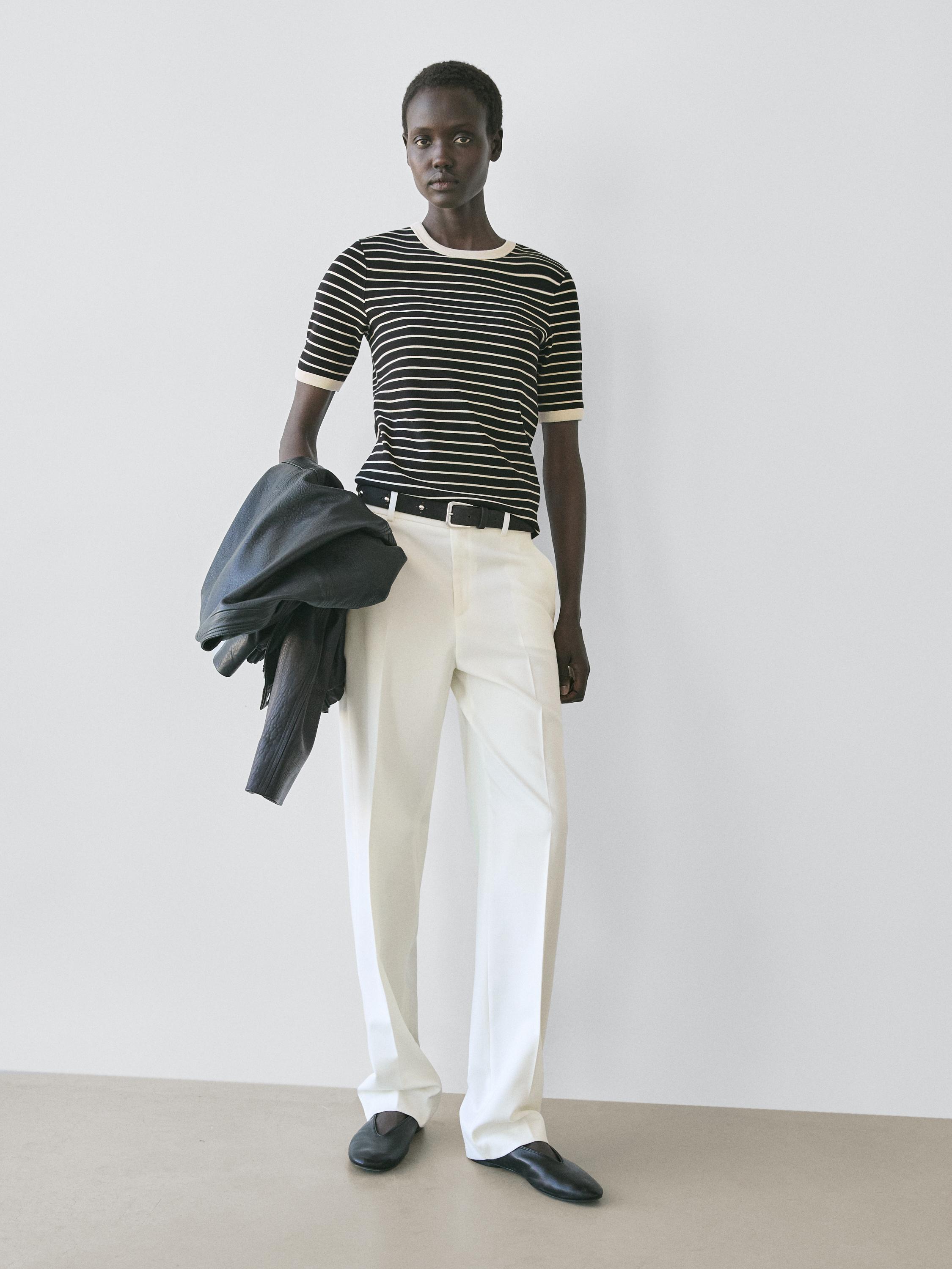 Short sleeve T-shirt with contrast stripes — BLACK