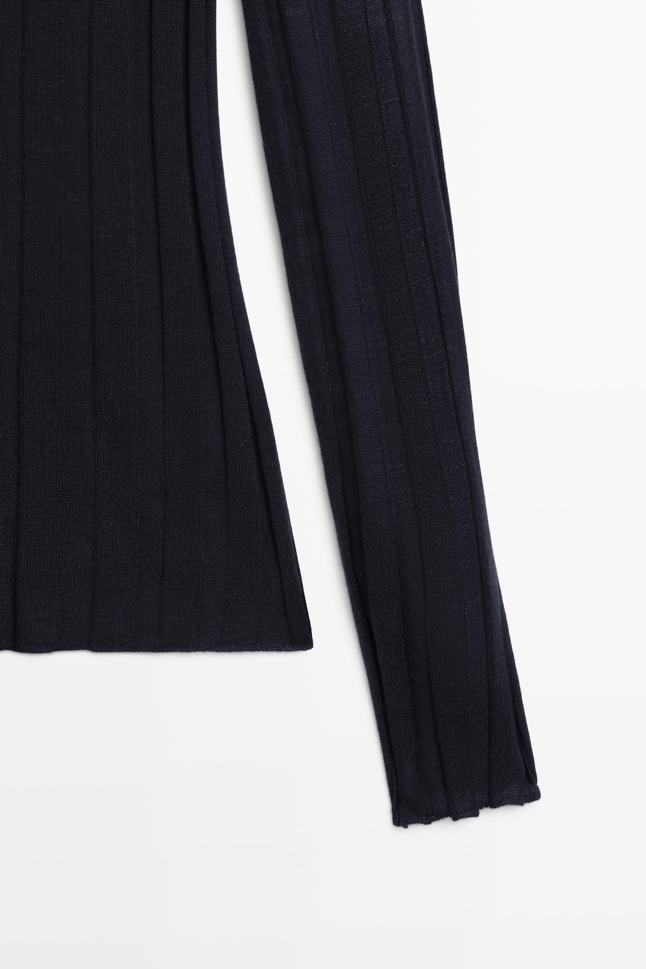 Ribbed high neck knit sweater — NAVY BLUE