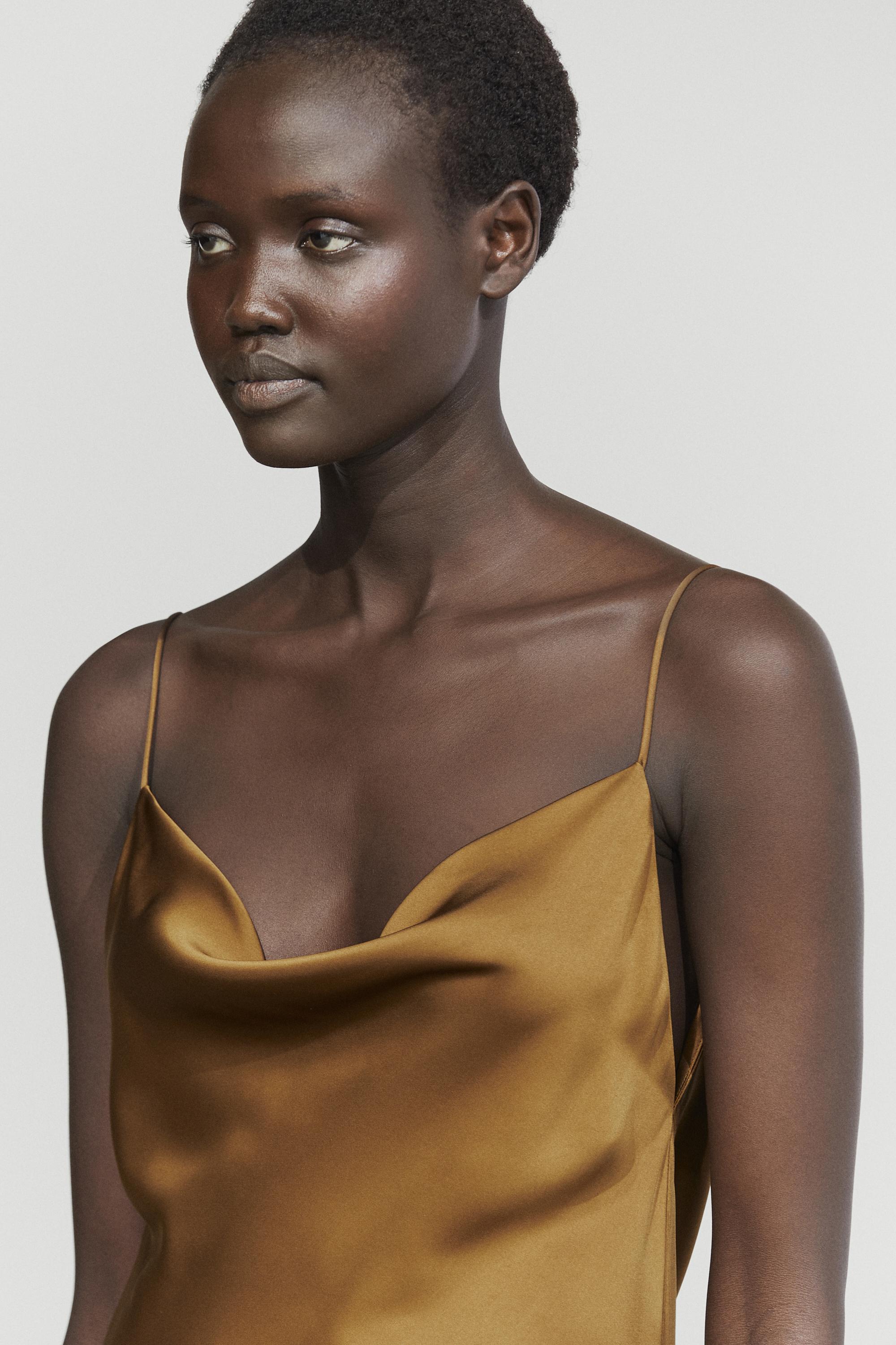 Massimo Dutti Saten kaplamalı dökümlü midi elbise görsel 2