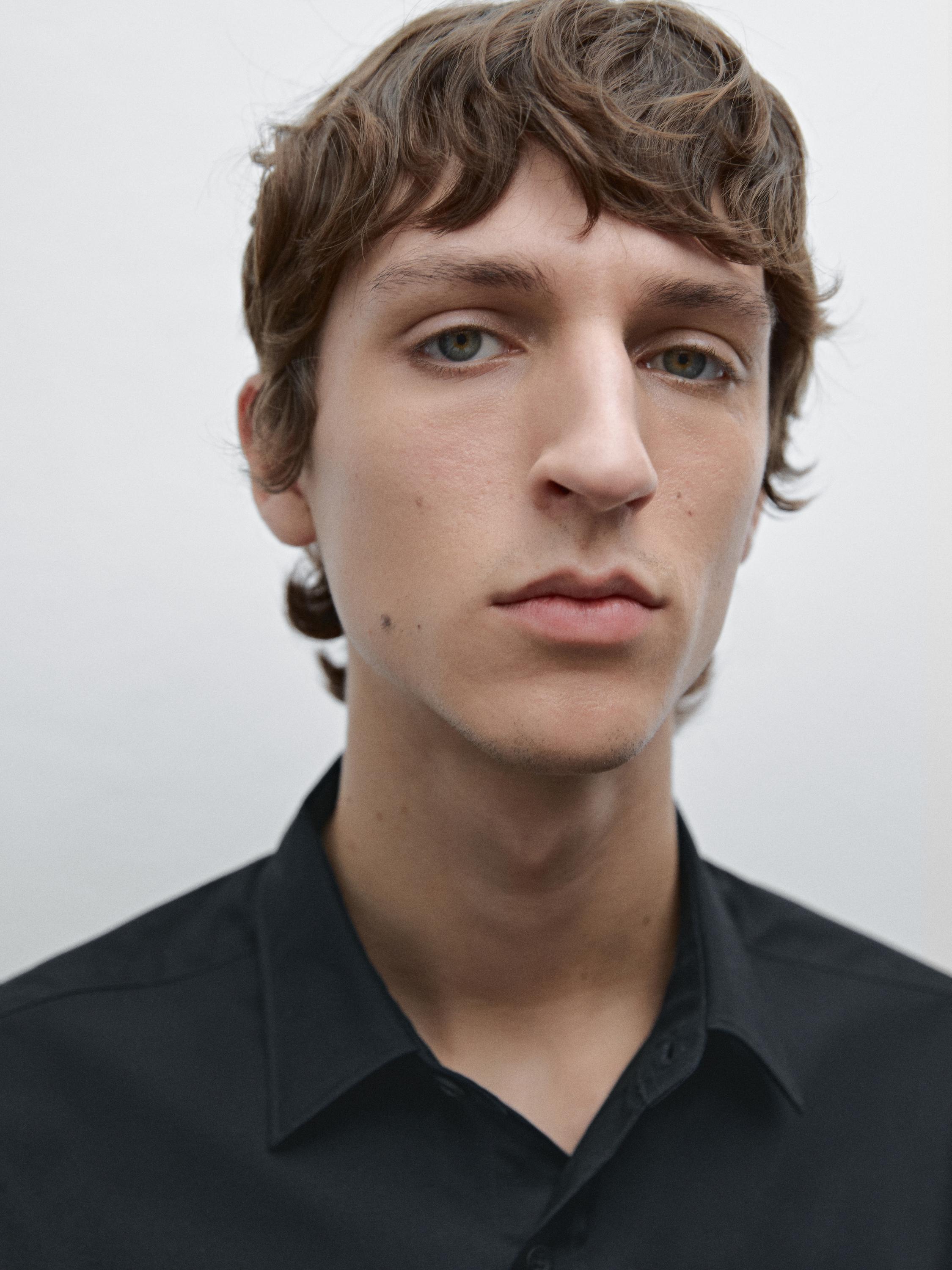 Regular fit 100% cotton twill shirt