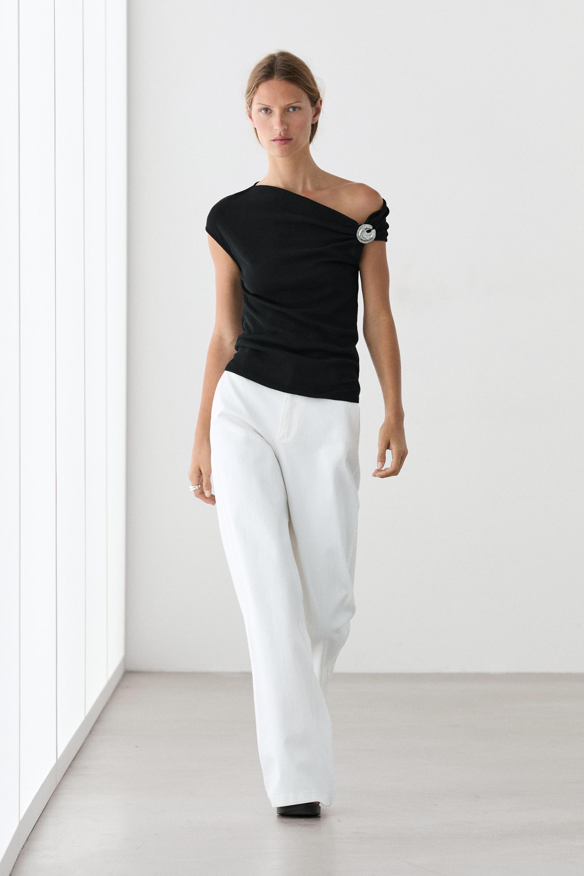 Top asymétrique détail bijou