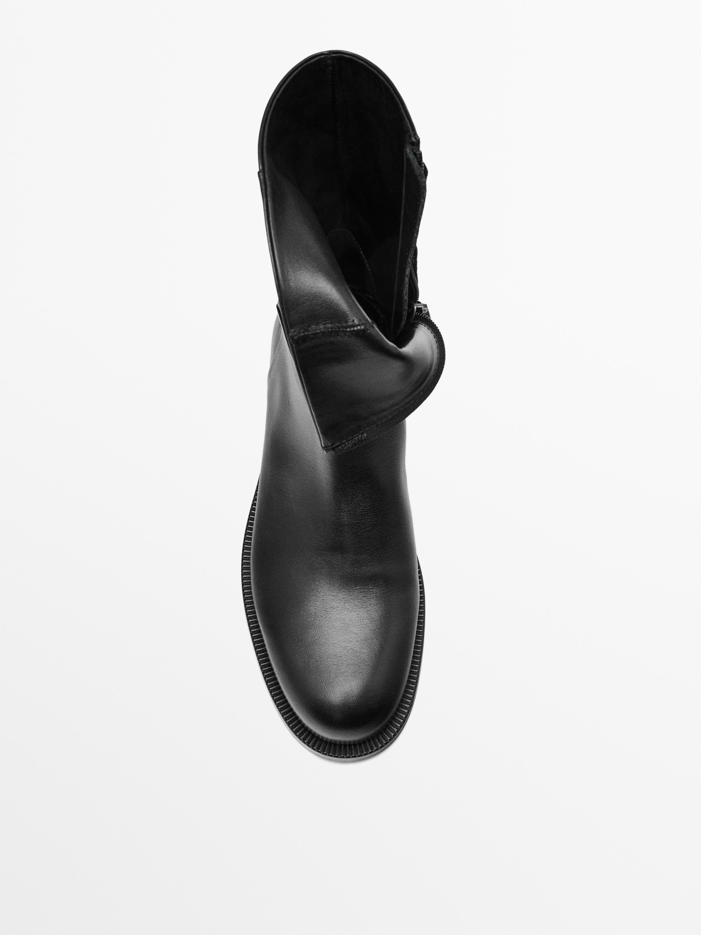 Flat leather ankle boots