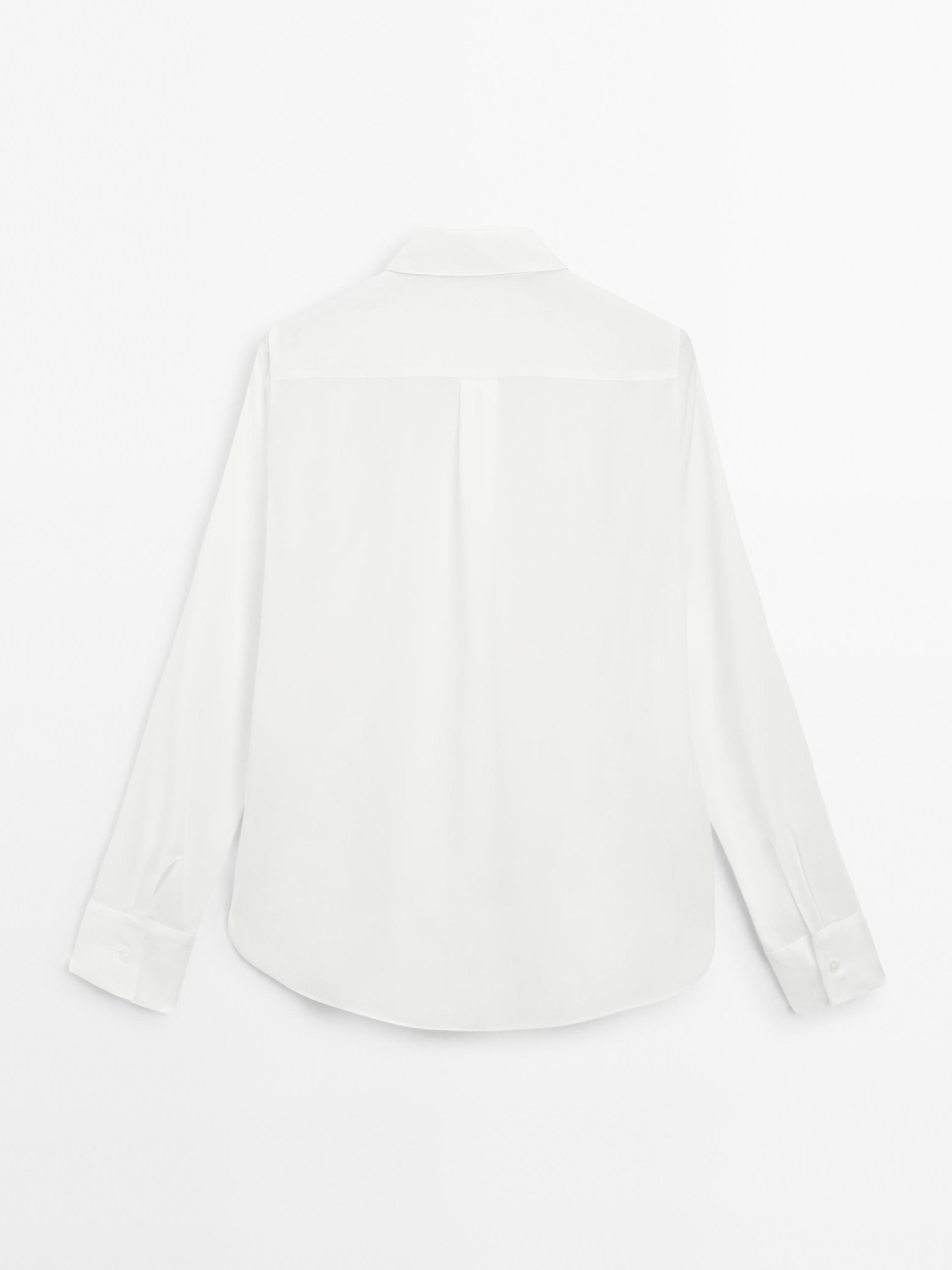 Flowing shirt with shirt collar