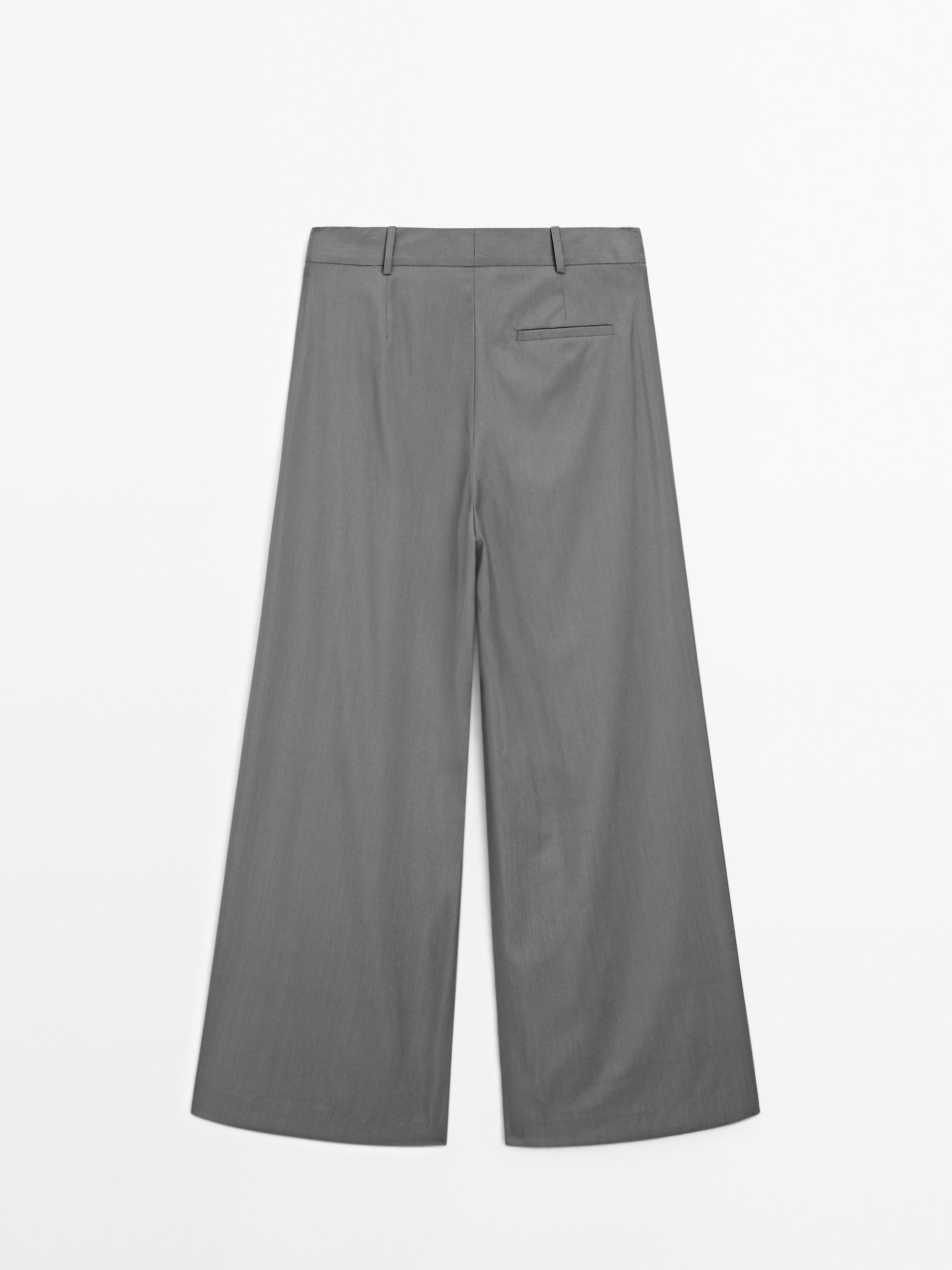 Flowing trousers with darts