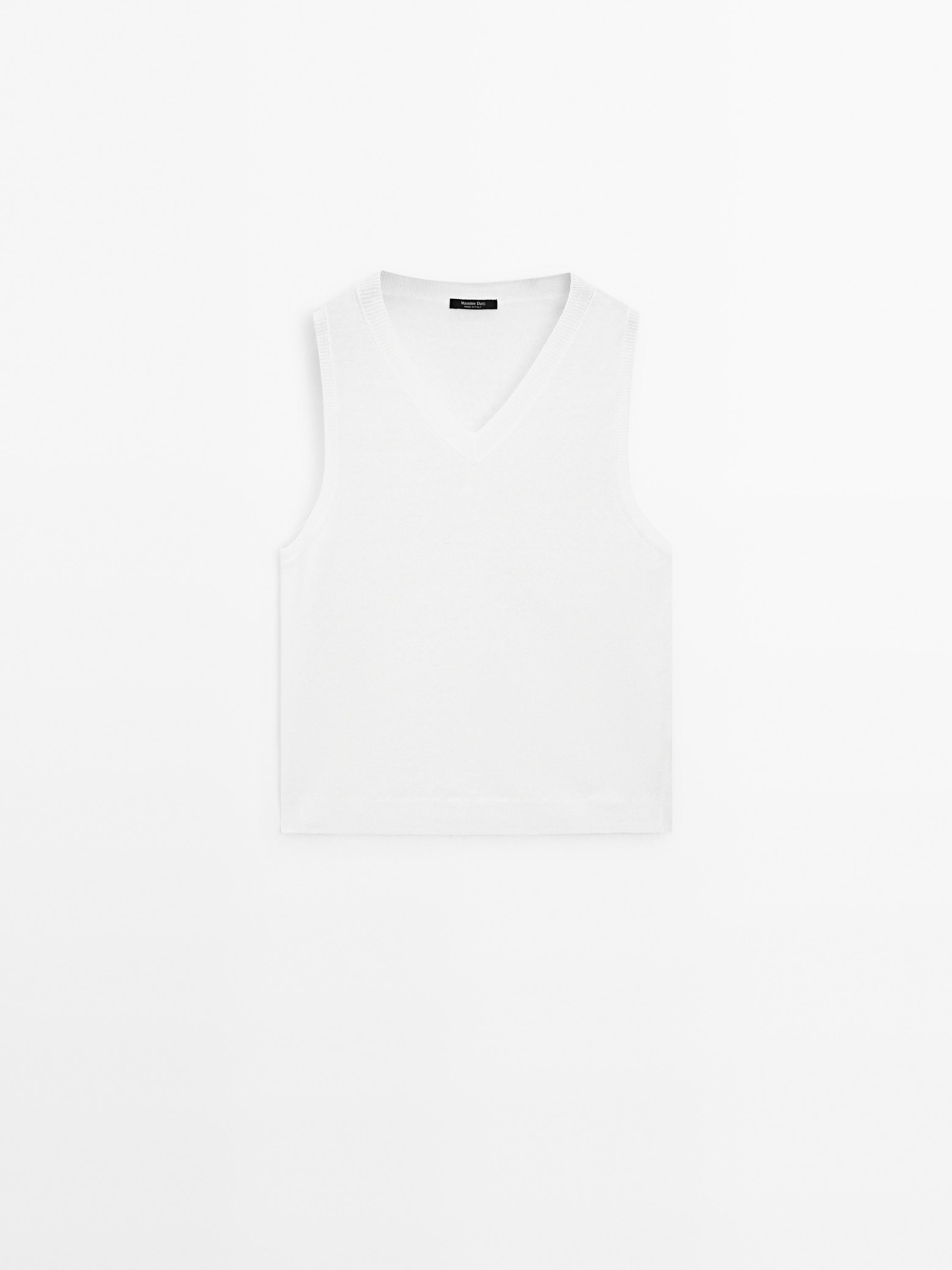 Linen blend V-neck top