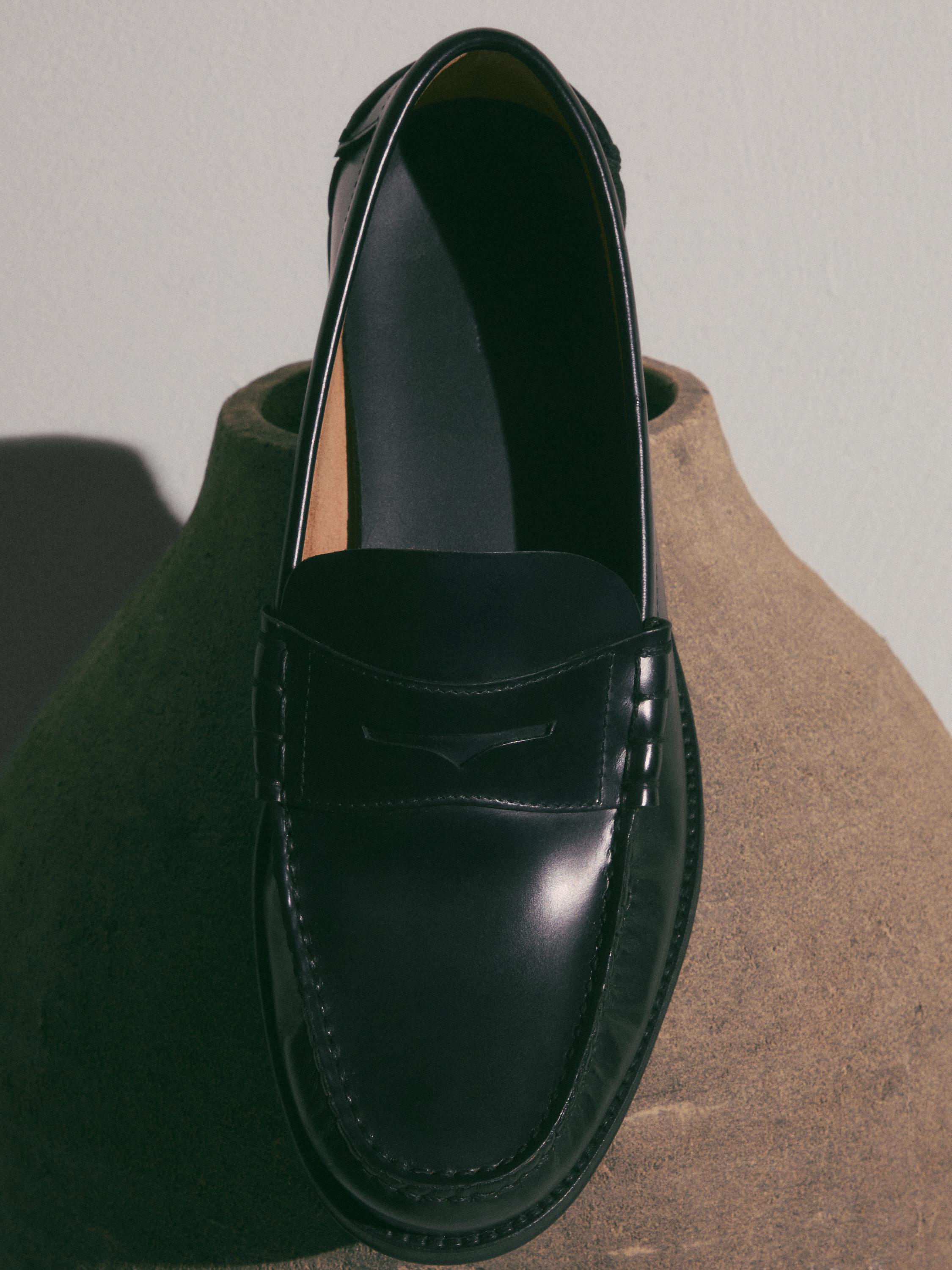 Leather loafers with penny strap — BLACK