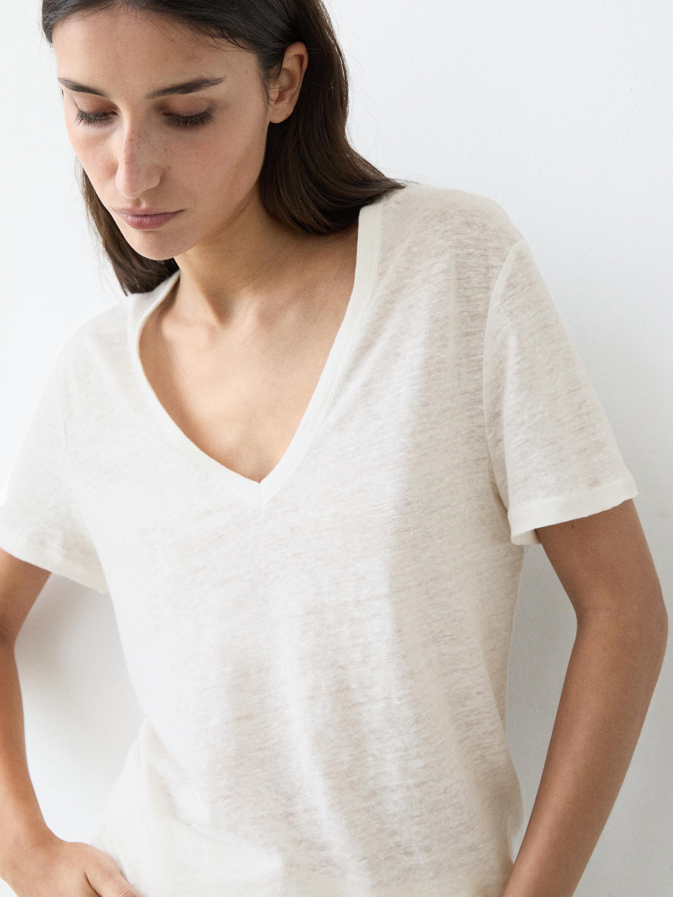 Linen V-neck T-shirt — Off white