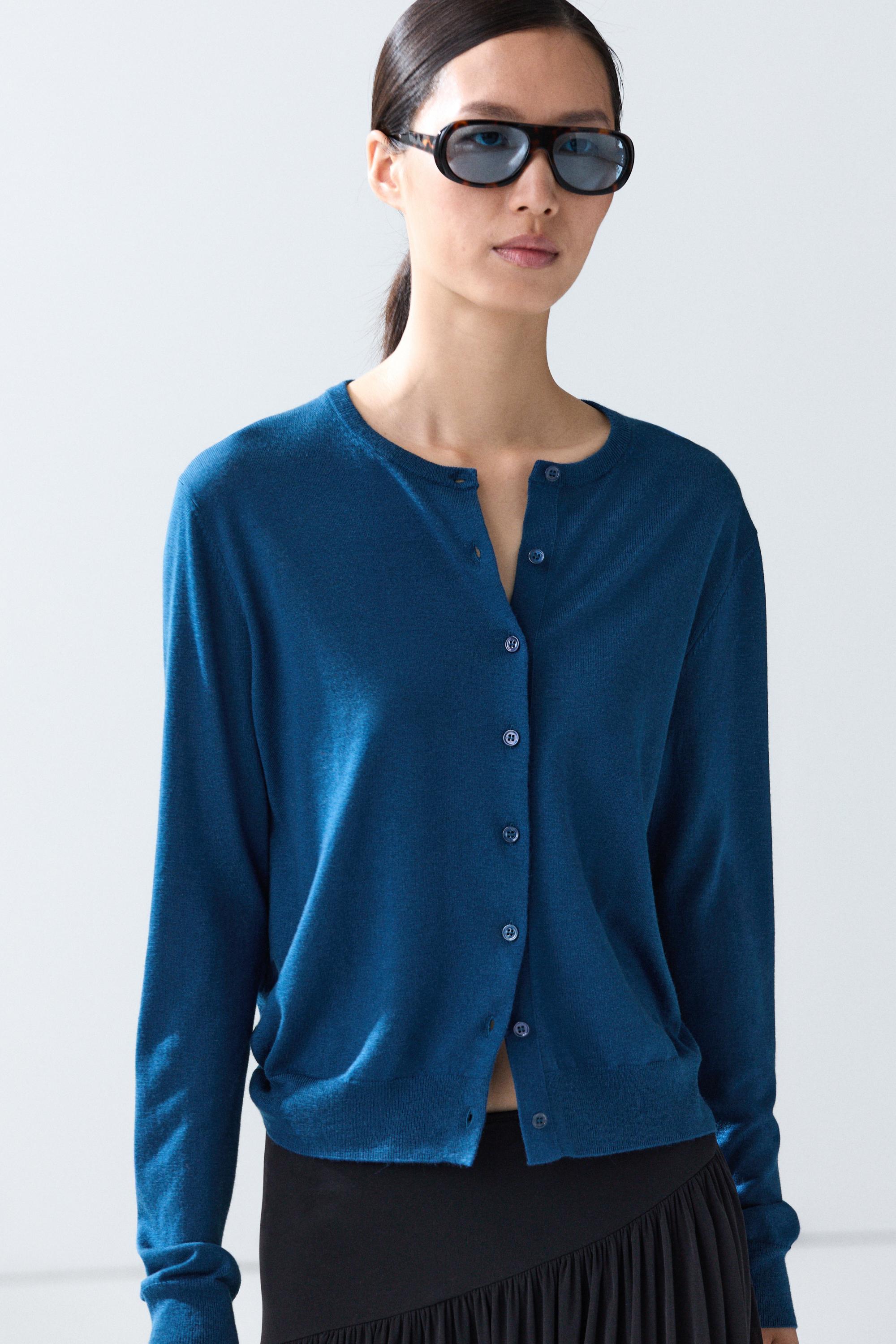 Fine-knit round neck cardigan