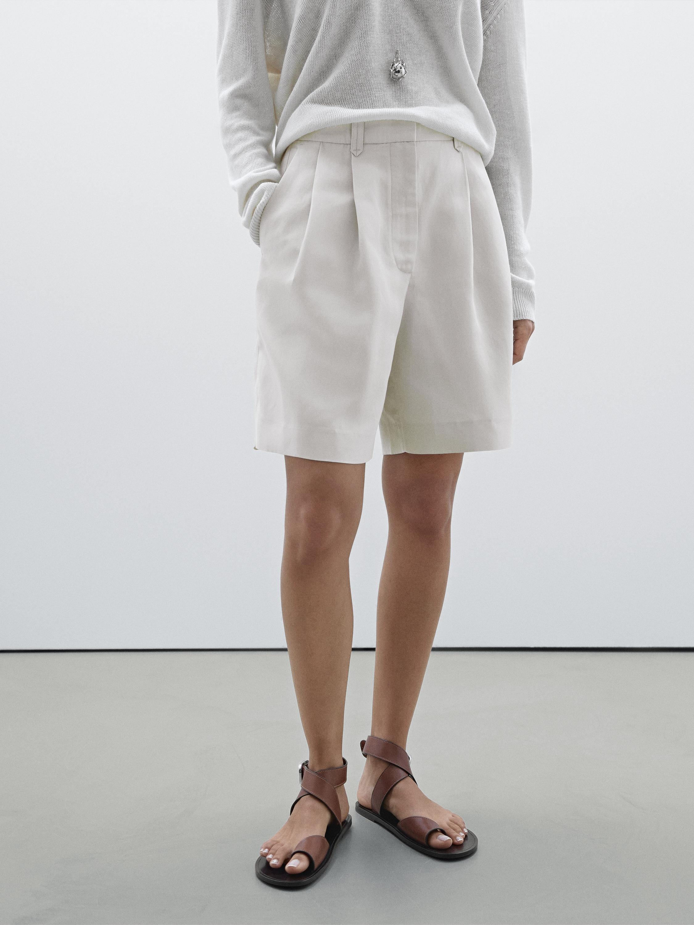 Pleated Bermuda shorts