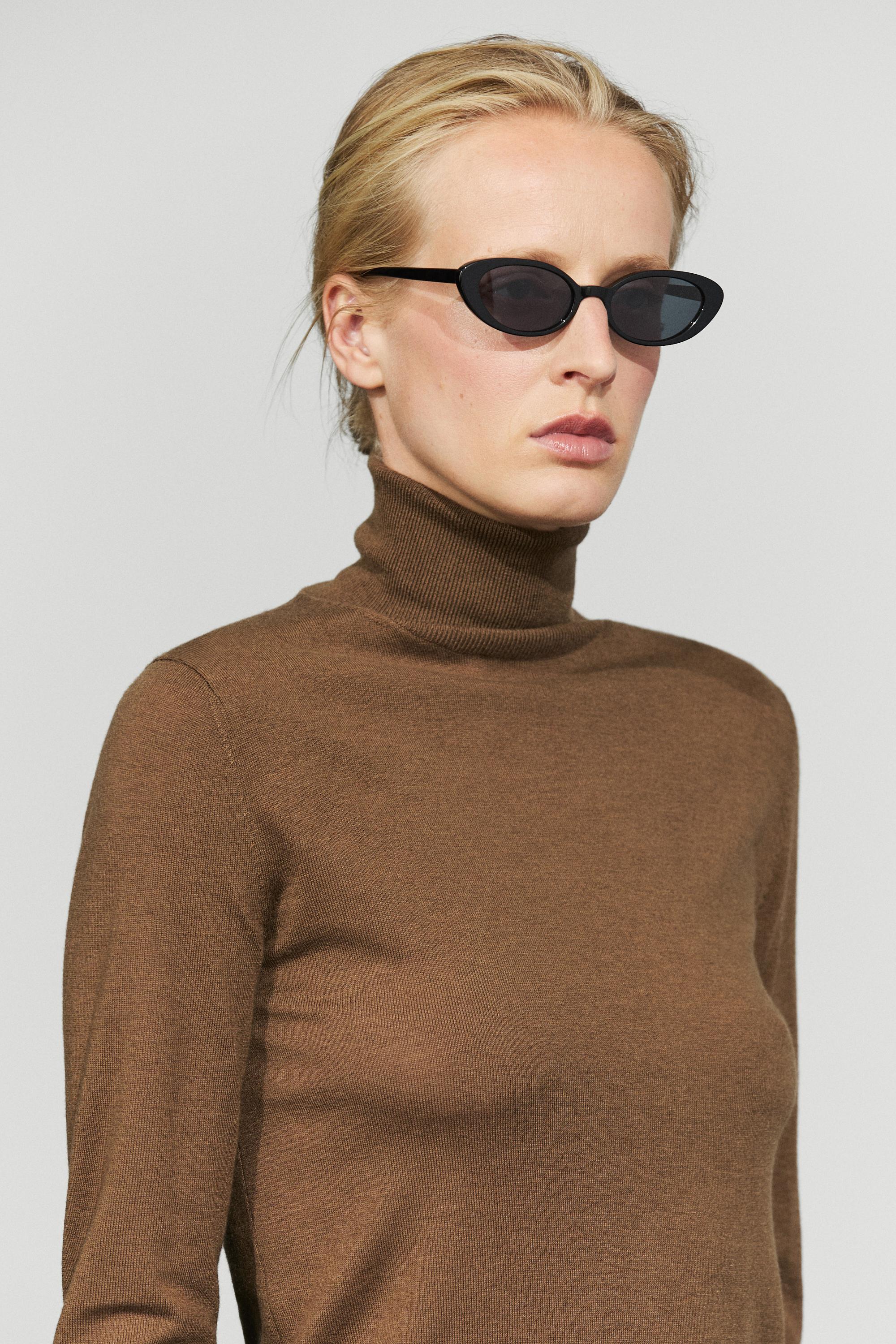 Wool-blend turtleneck knit sweater — TOFFEE