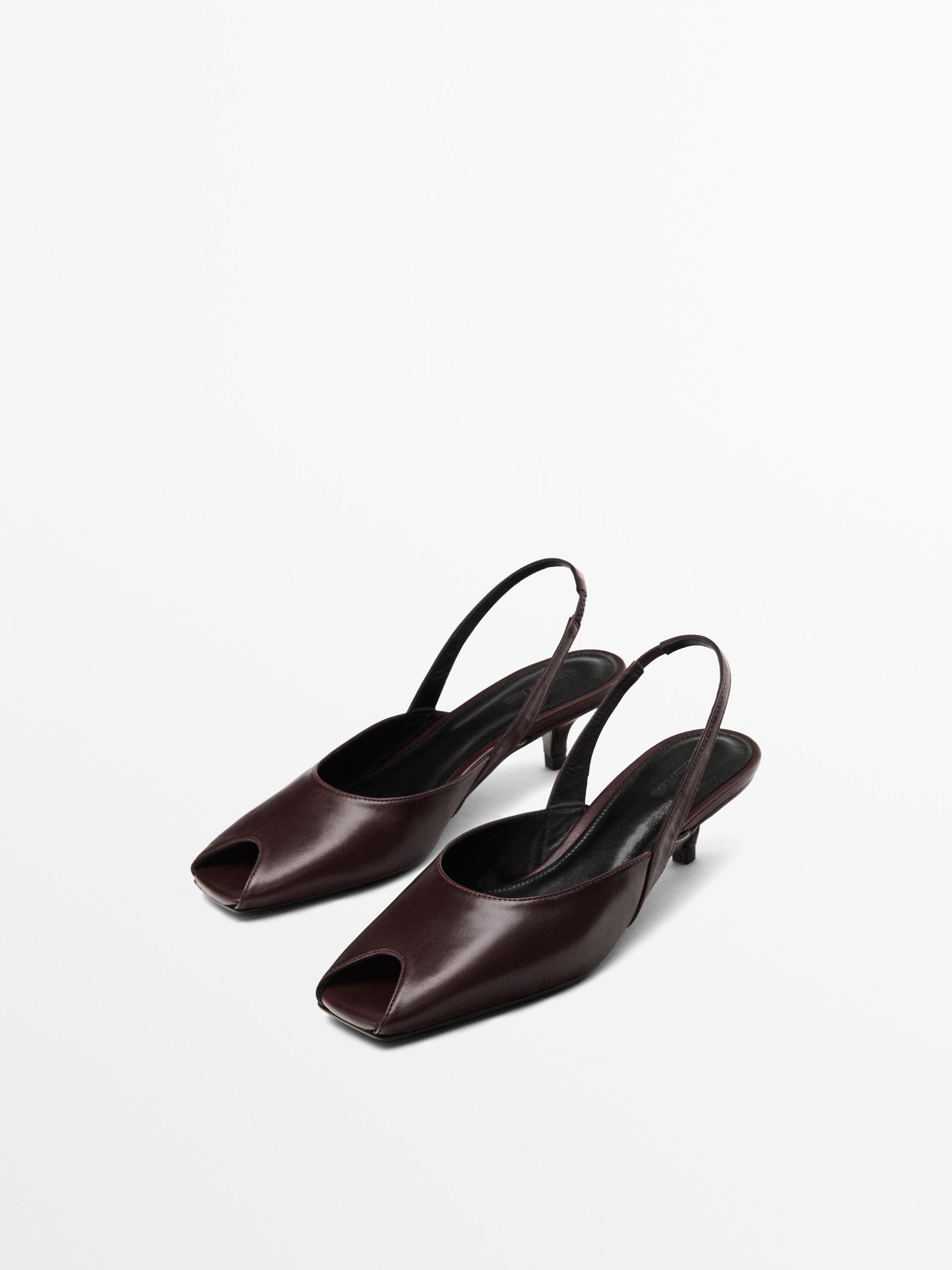 صندل بكعب عالٍ ومقدمة مفتوحة