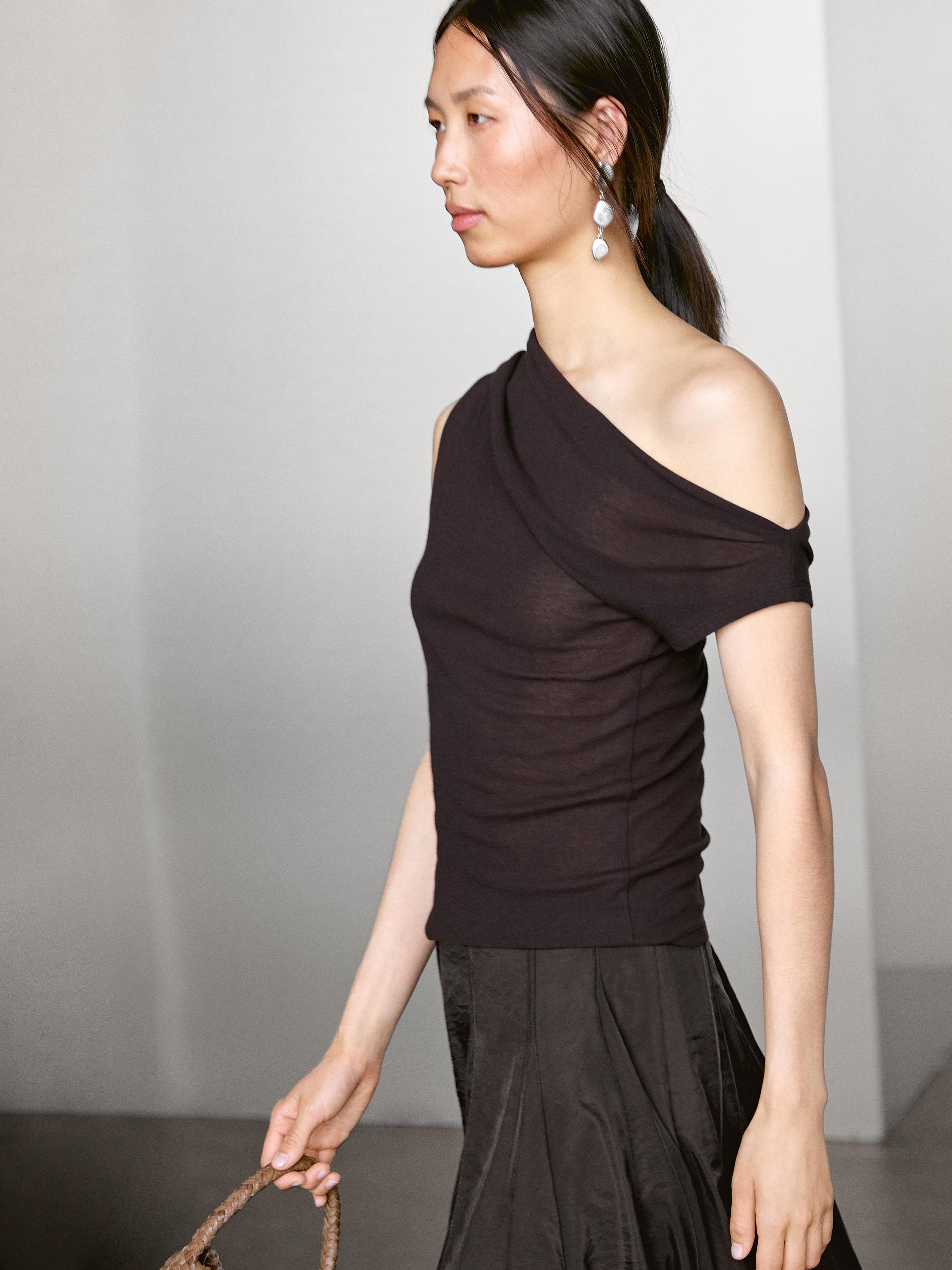 100% cotton asymmetric top